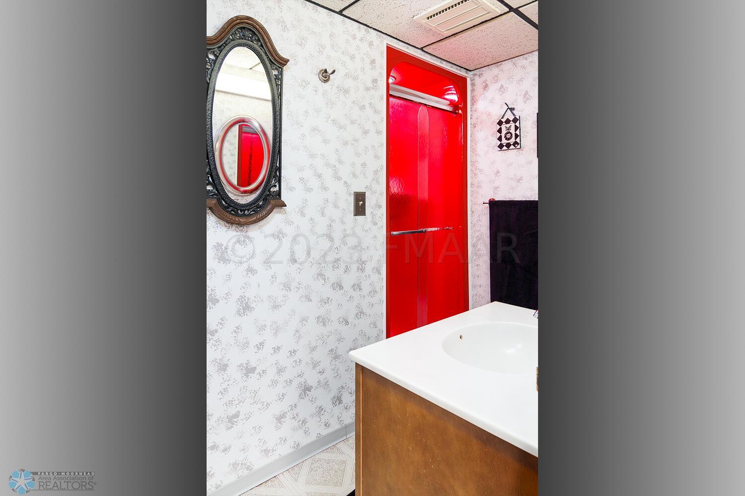 Basement full bathroom