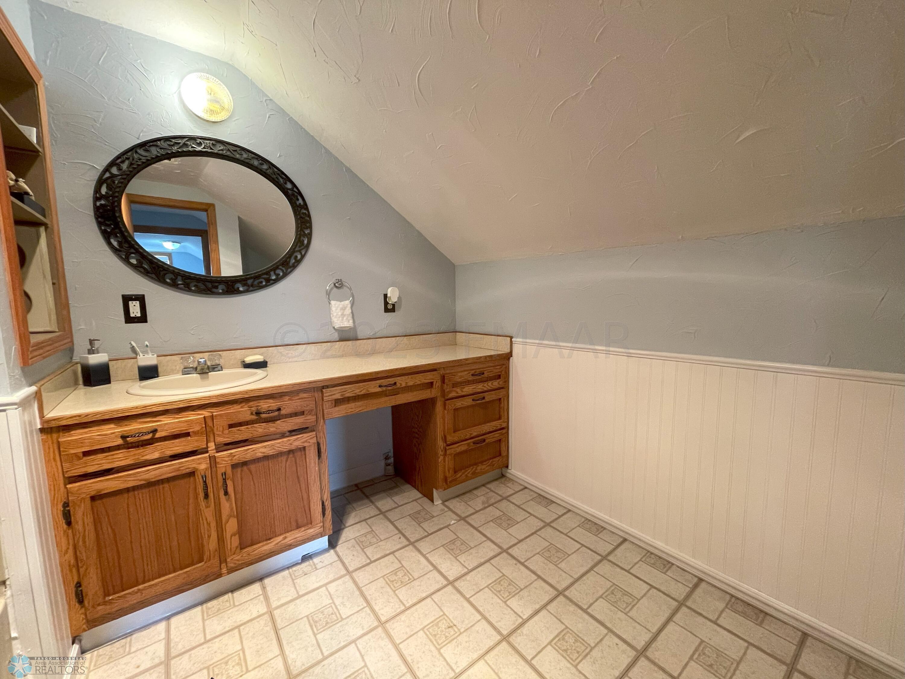 Upstairs Spacious Bath
