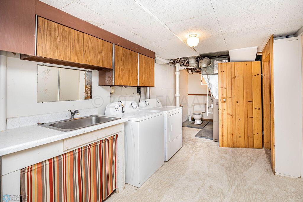 Great Laundry Area (W/D stay)