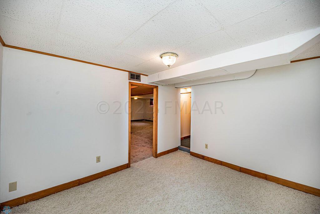 Bsmt Bdrm with Walkin Closet