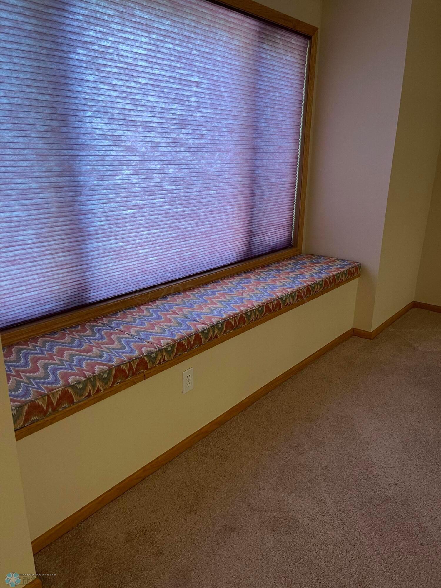 LIVING ROOM STORAGE BENCH