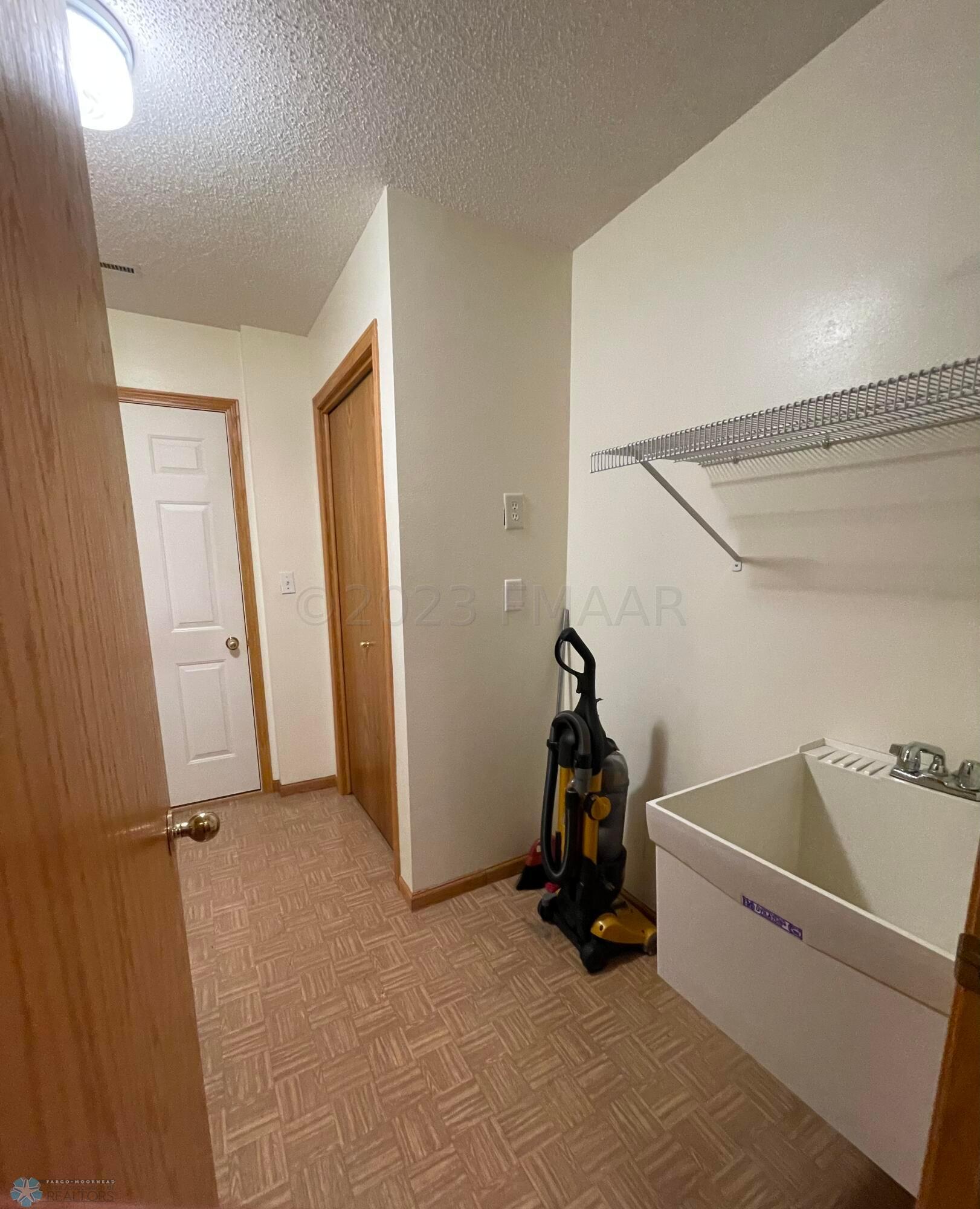 LAUNDRY/GARGE ACCESS