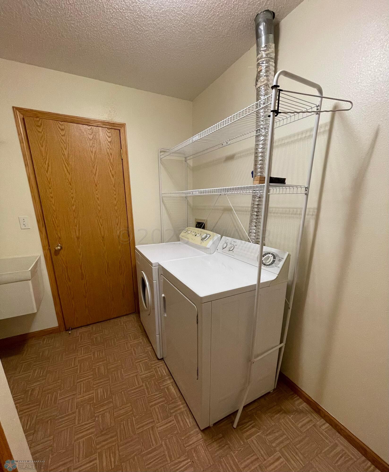 LAUNDRY/GARAGE ACCESS