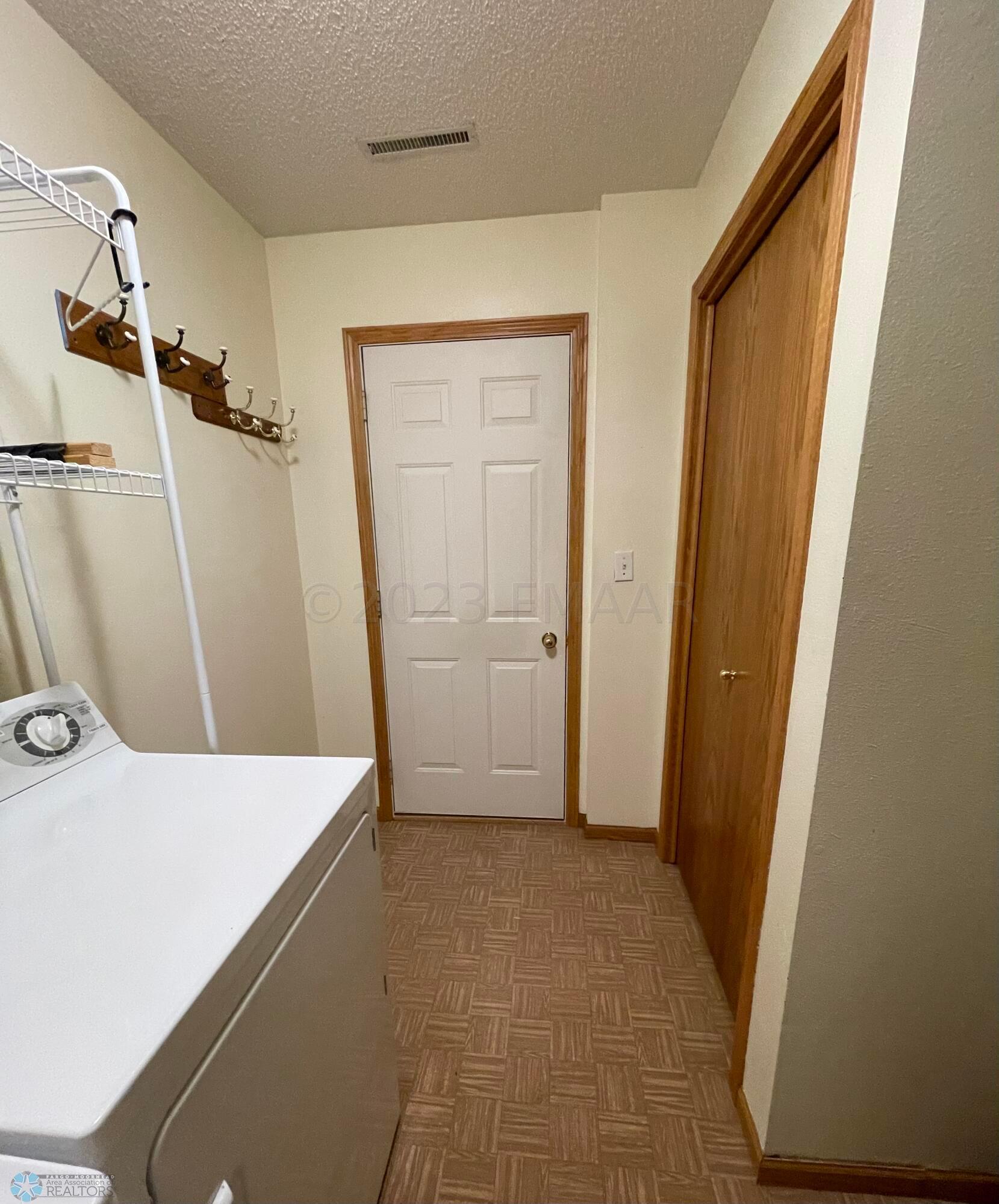 LAUNDRY/GARAGE ACCESS