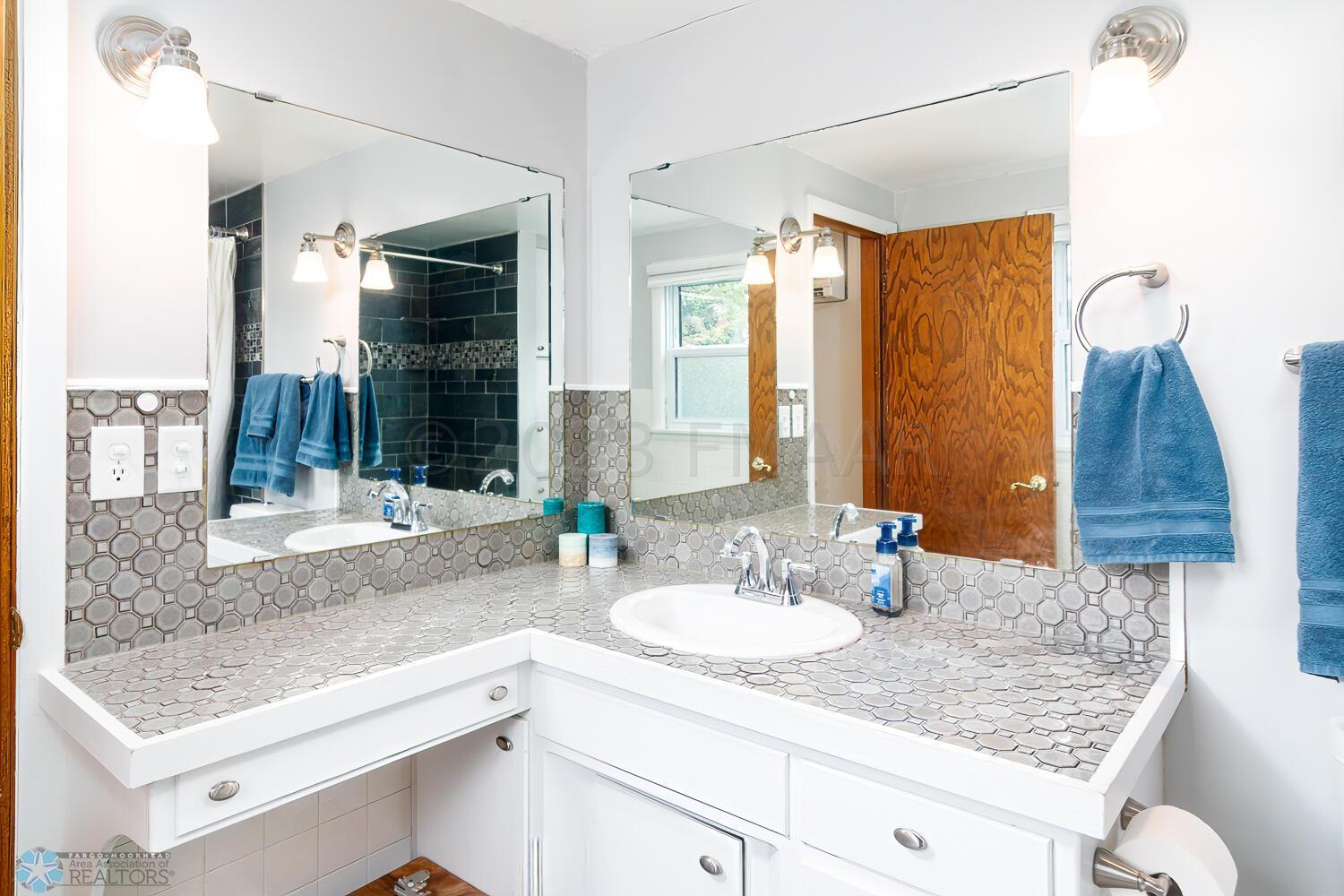 Bathroom - Upper