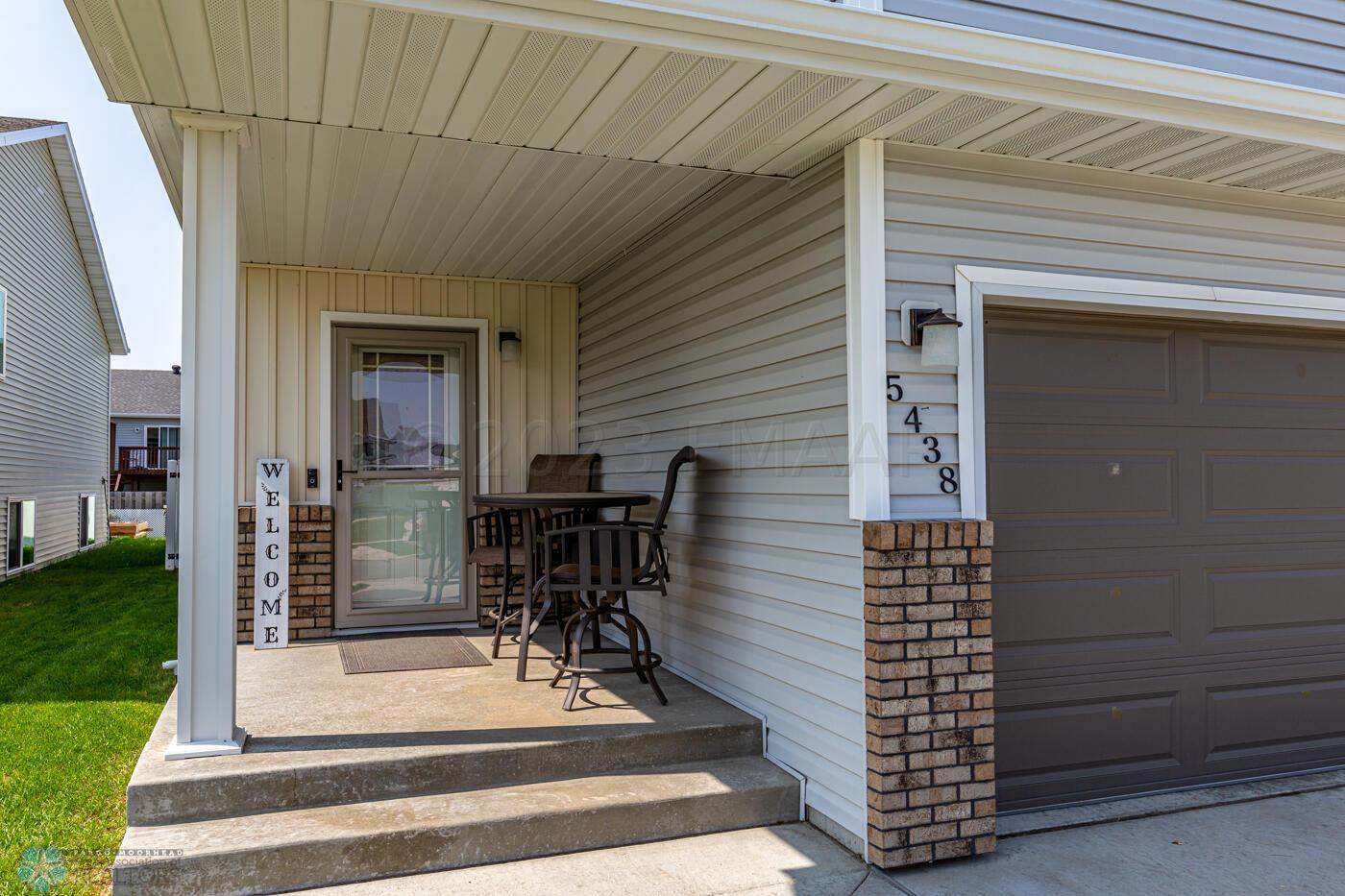 Front Porch/Entry