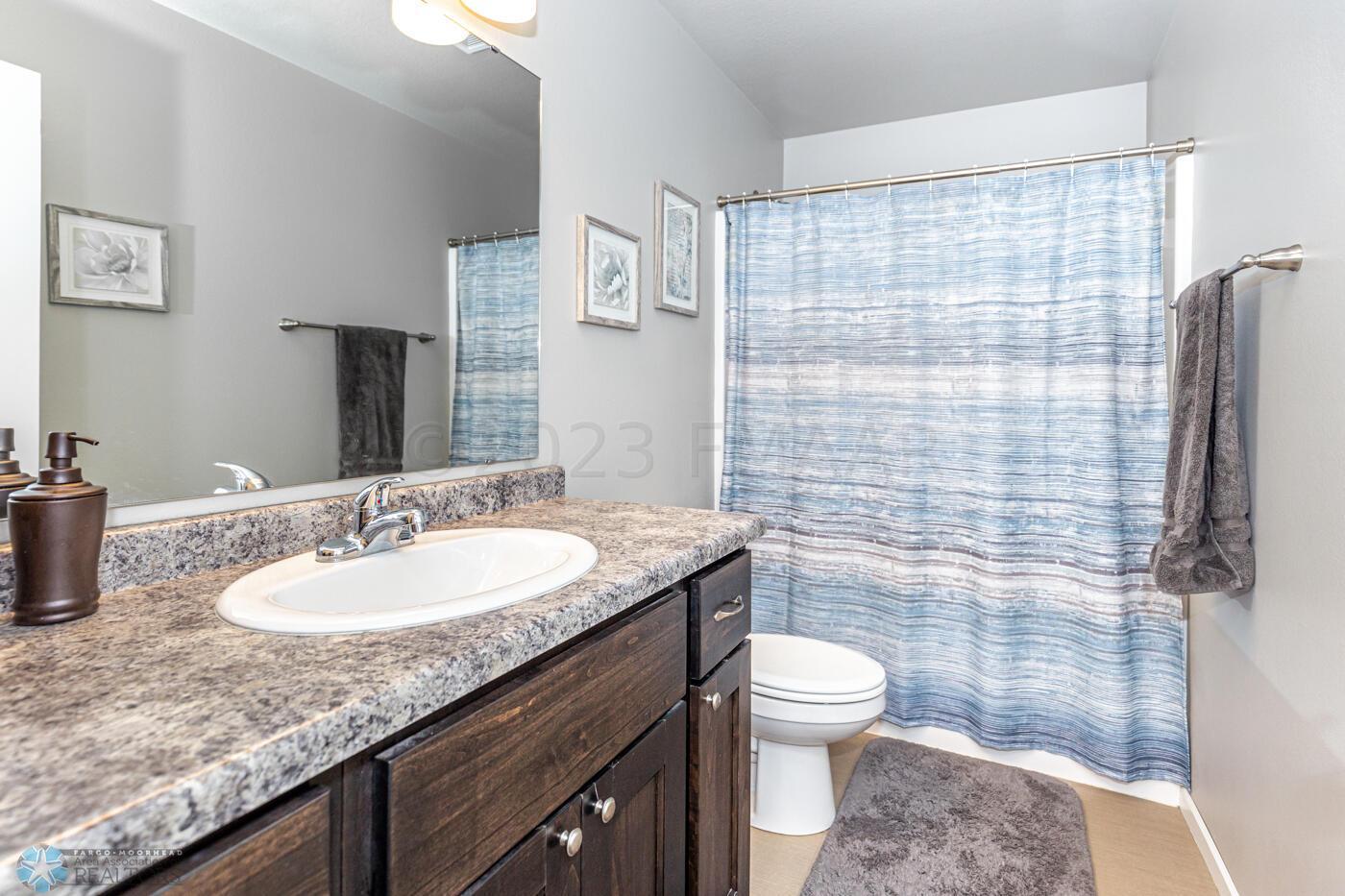 Upper Full bathroom