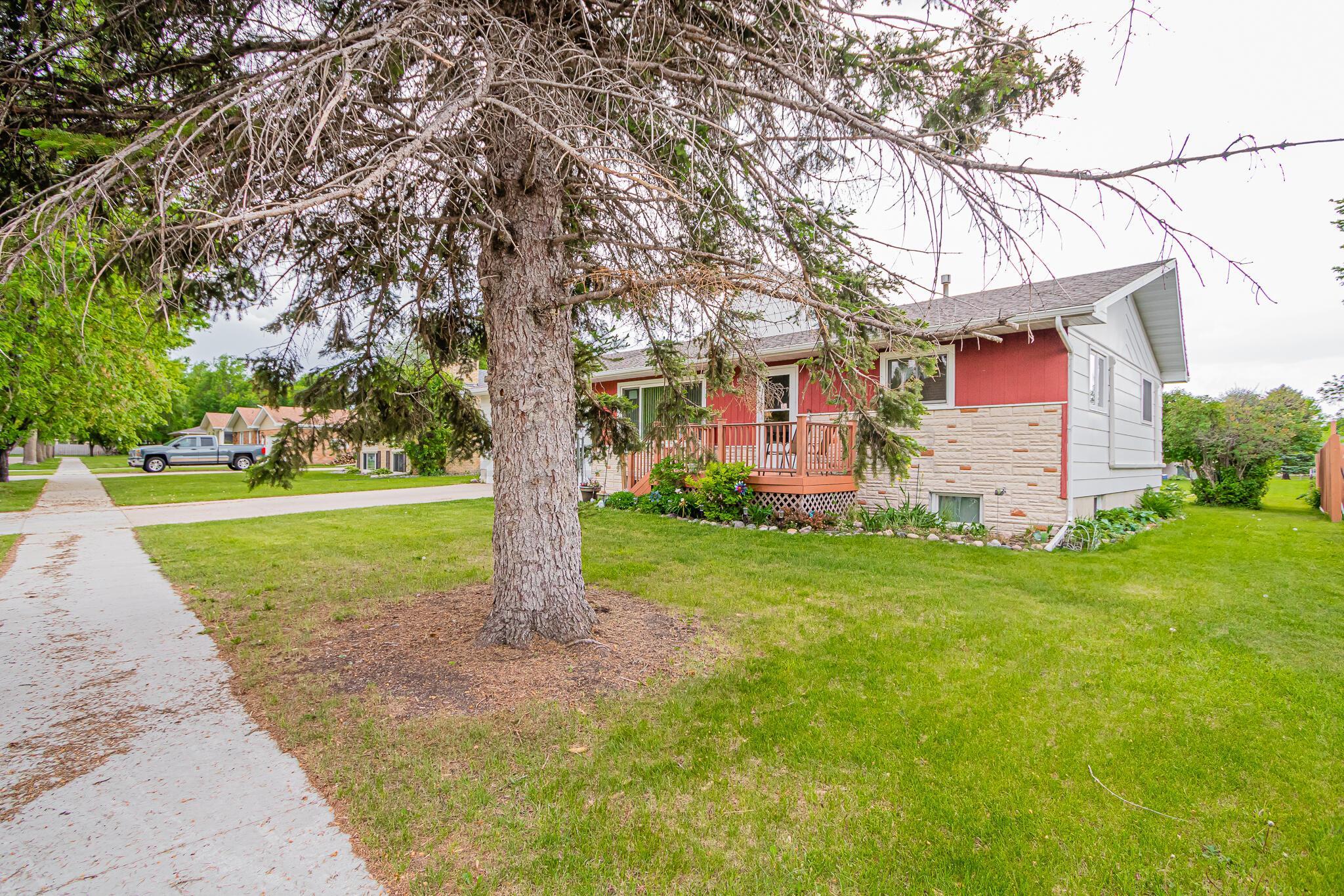 1117 8th St N, Moorhead, MN 56560-35