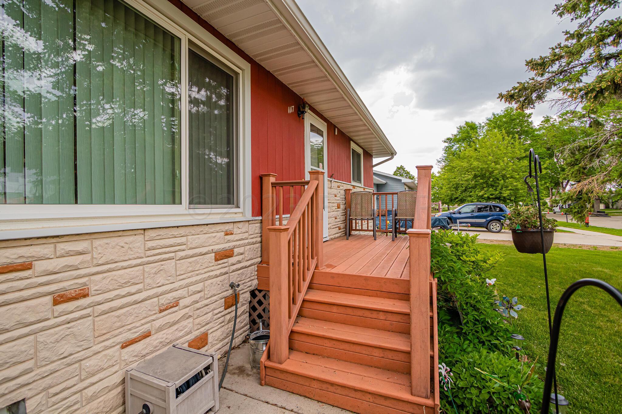 1117 8th St N, Moorhead, MN 56560-33