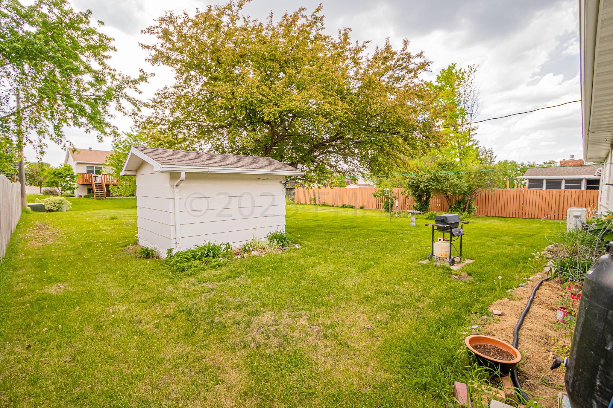 1117 8th St N, Moorhead, MN 56560-37
