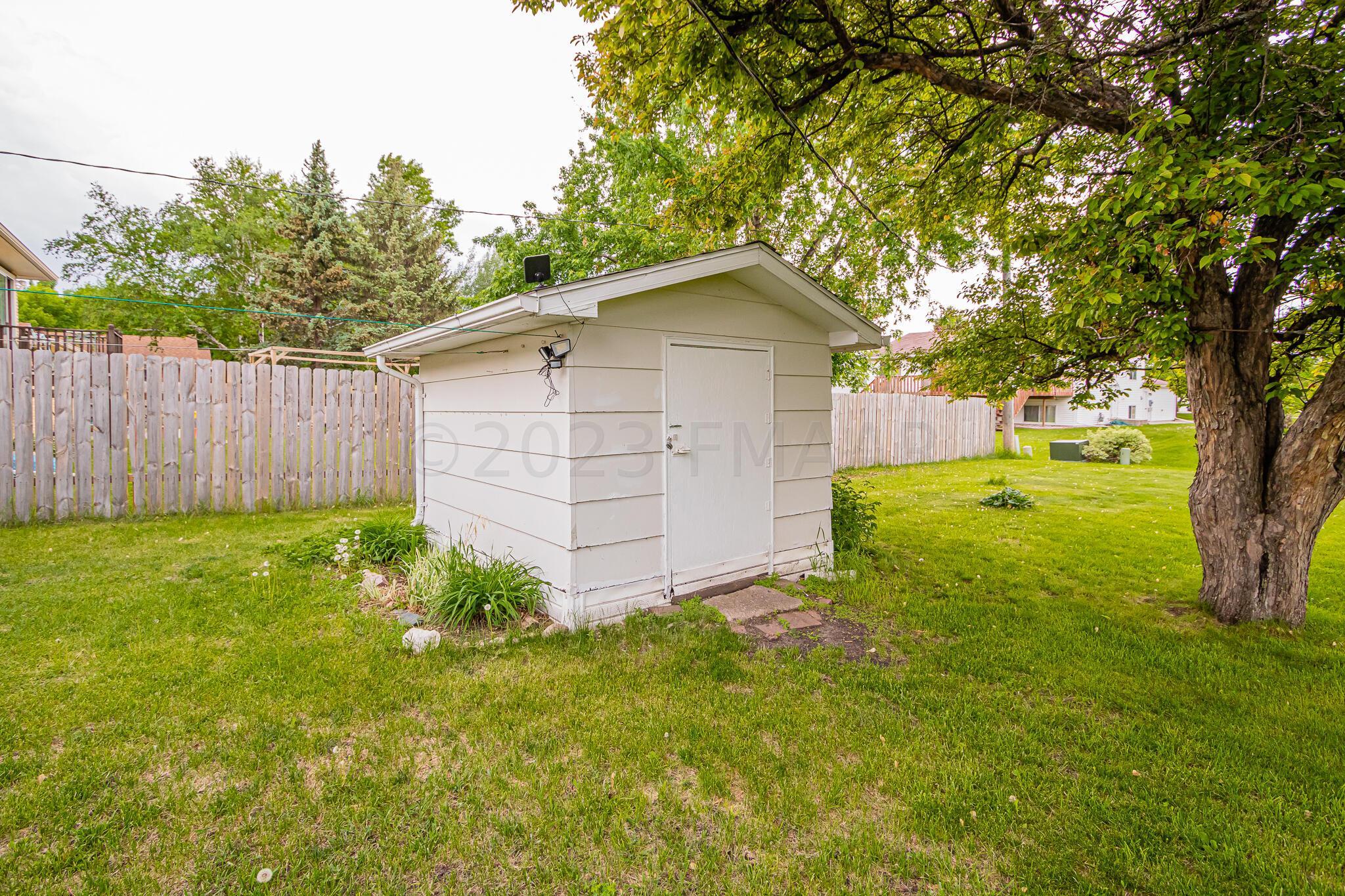 1117 8th St N, Moorhead, MN 56560-38