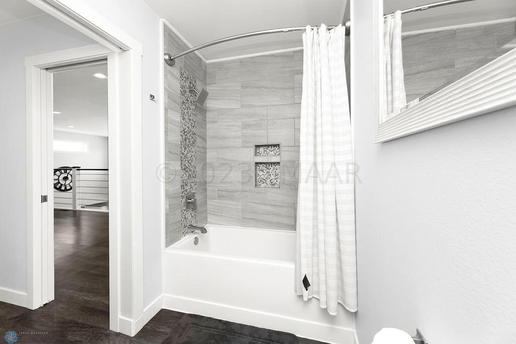 Tiled Shower Surround
