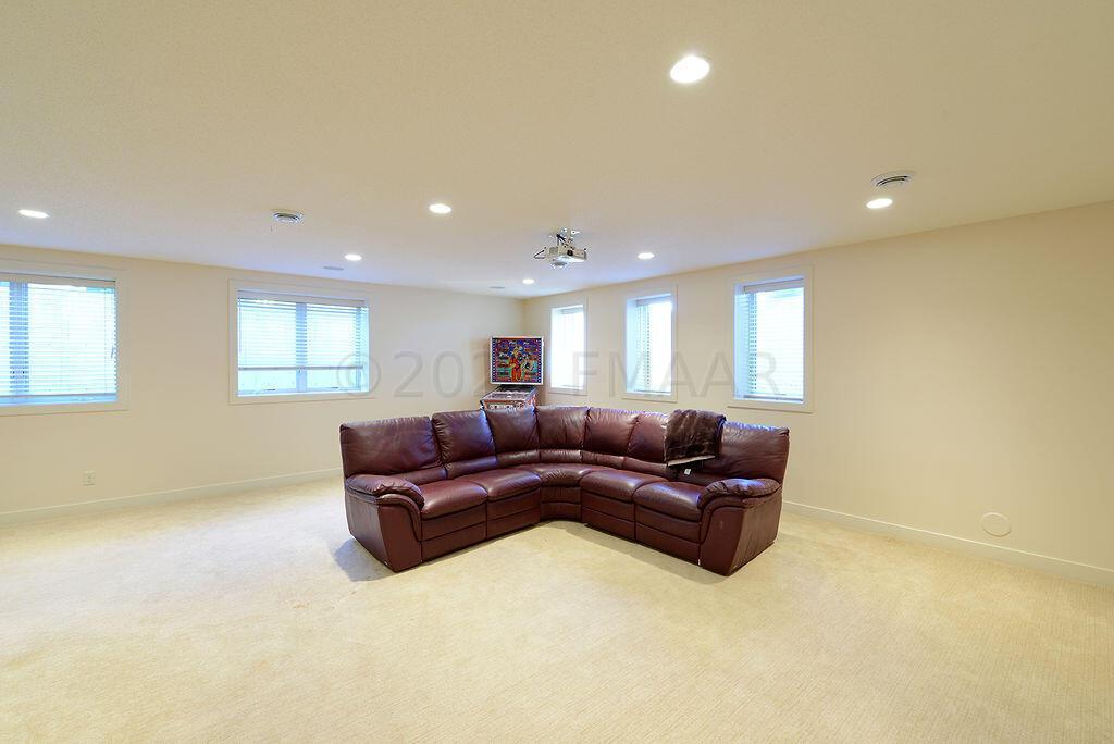 3930 2nd St E West Fargo