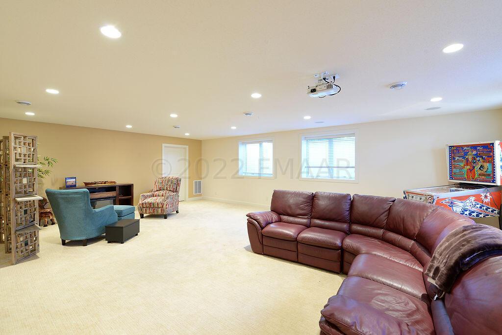 3930 2nd St E West Fargo