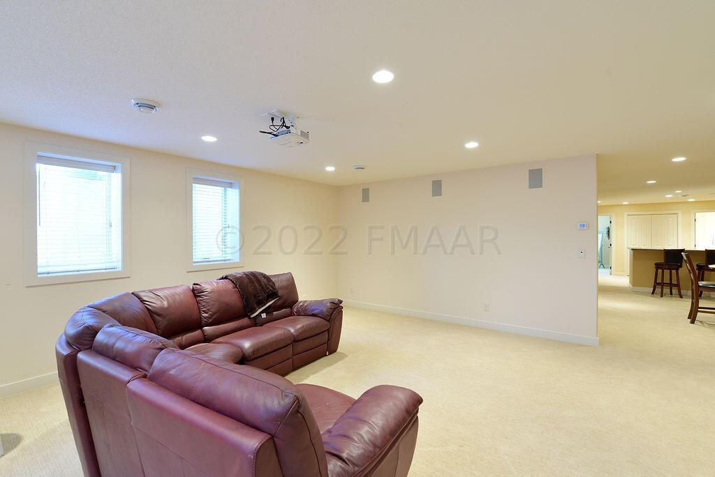 3930 2nd St E West Fargo