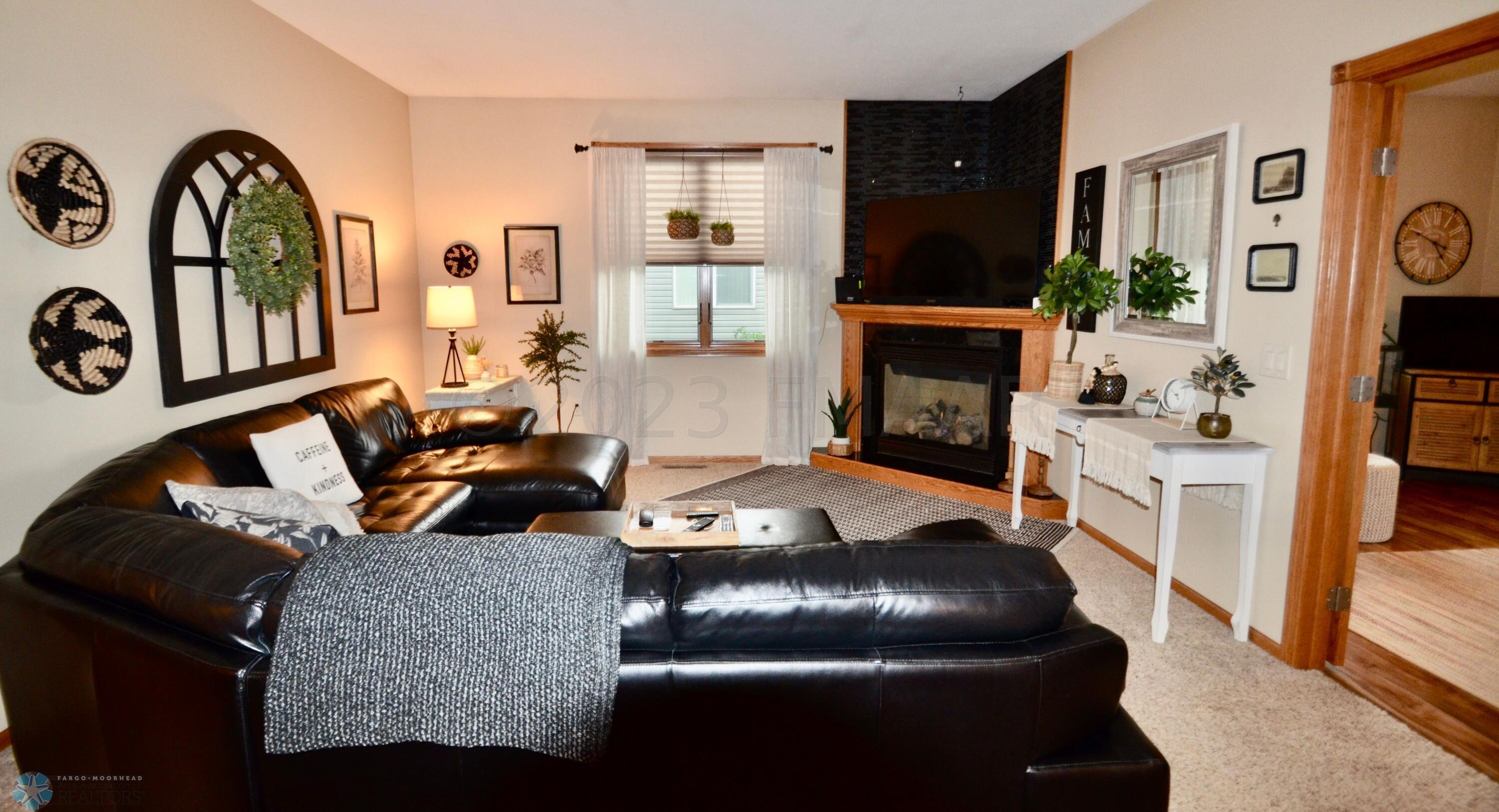 Living Room w Gas FP