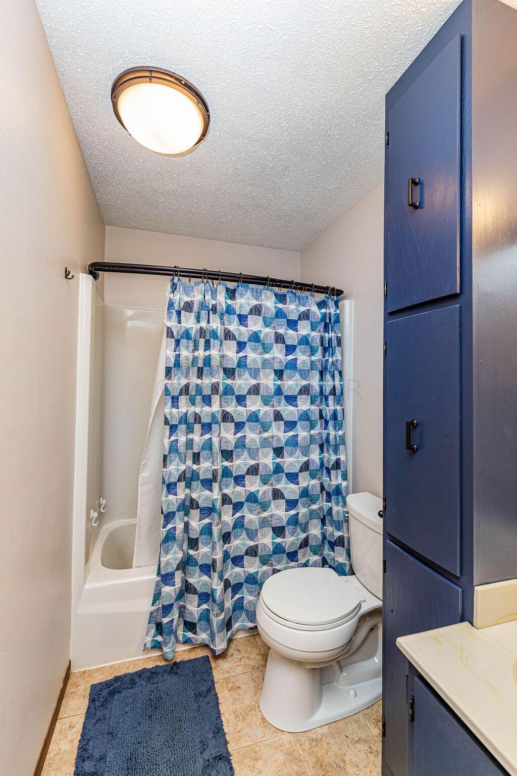 Upstairs Full Bathroom