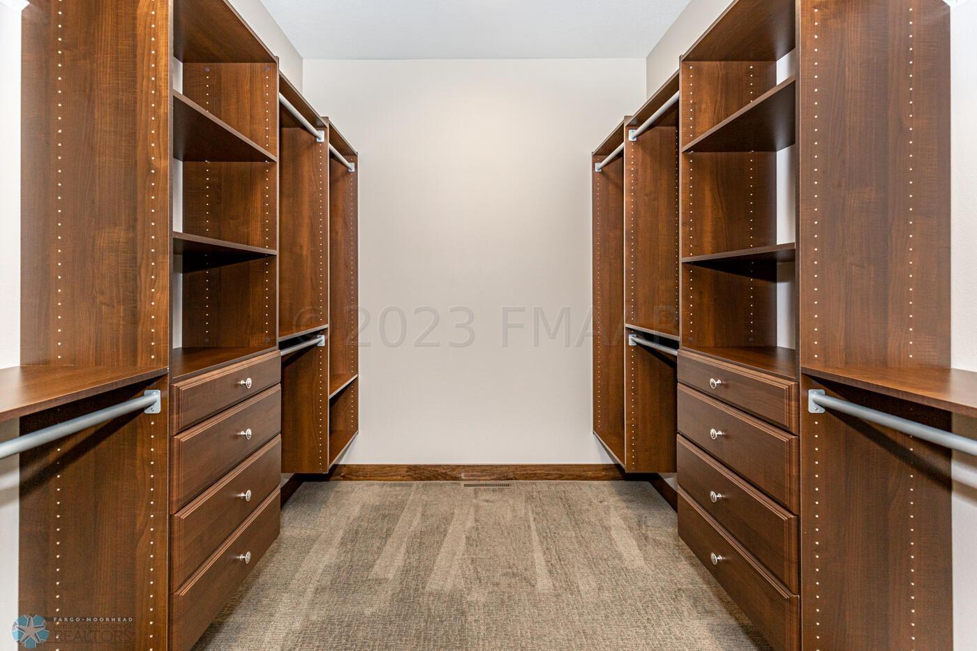 Walk-In-Closet