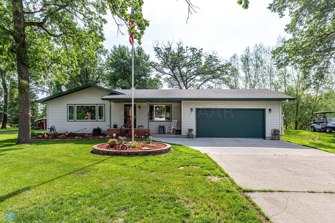 3207 9th St NW, West Fargo