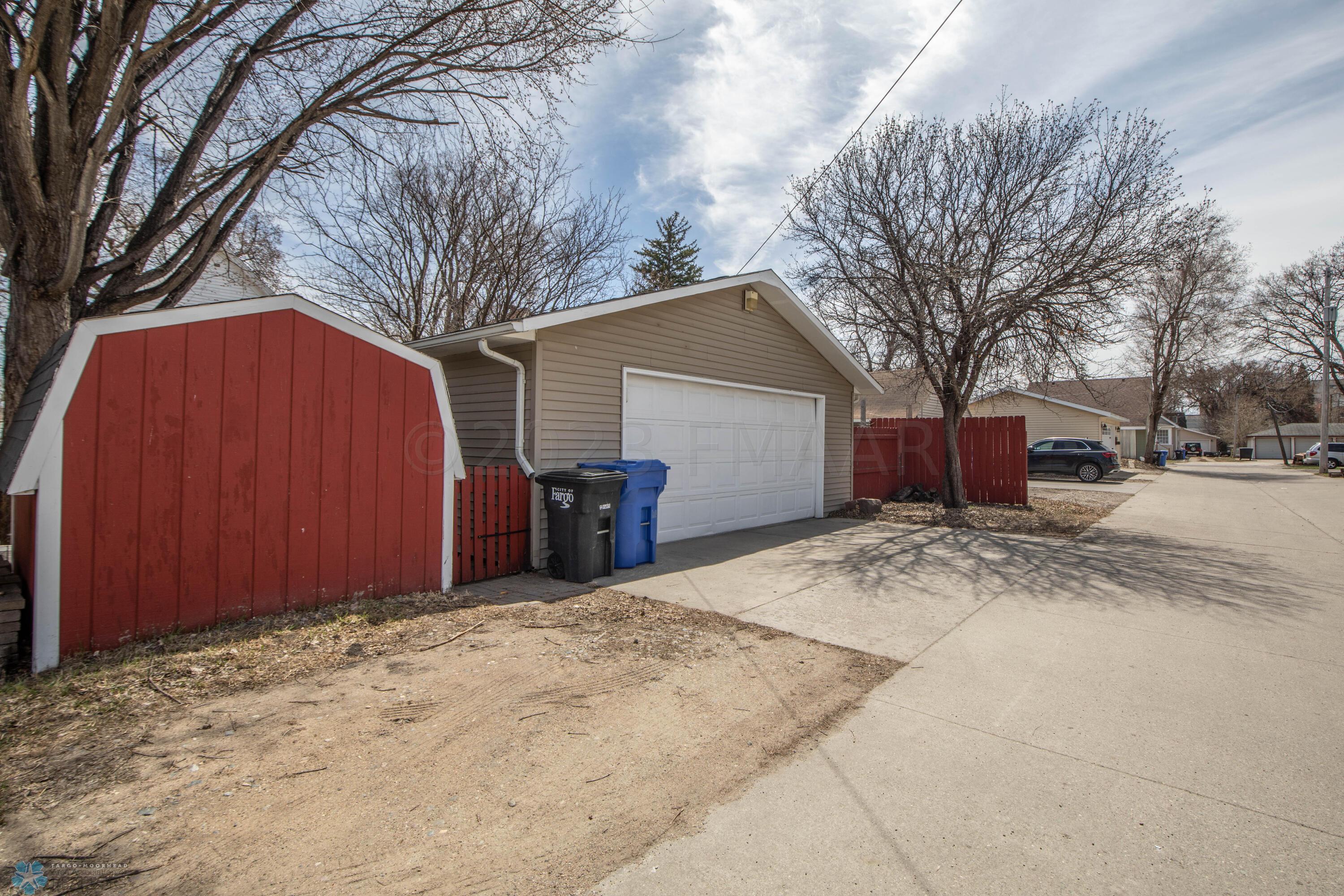 Garage/Alley