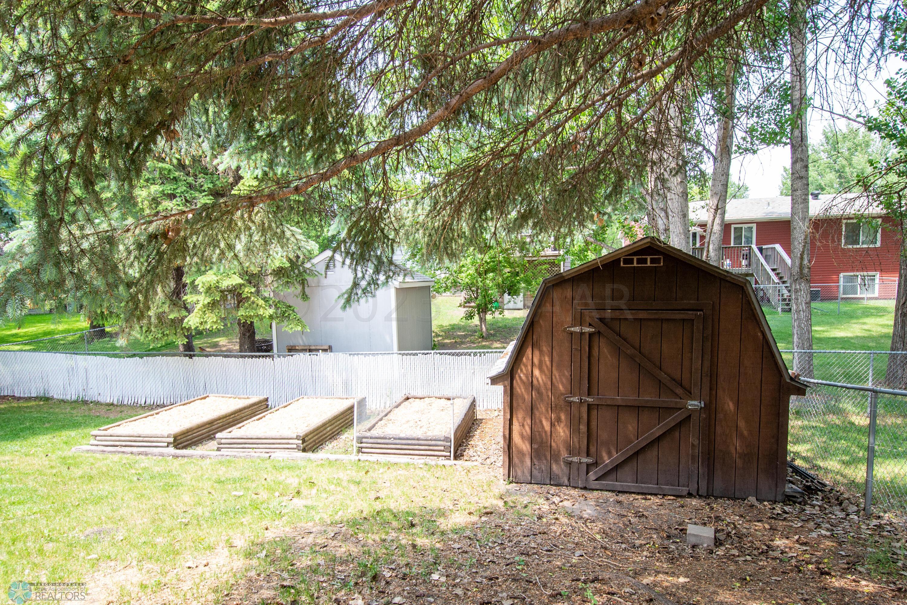 Shed/Raised Garden Beds