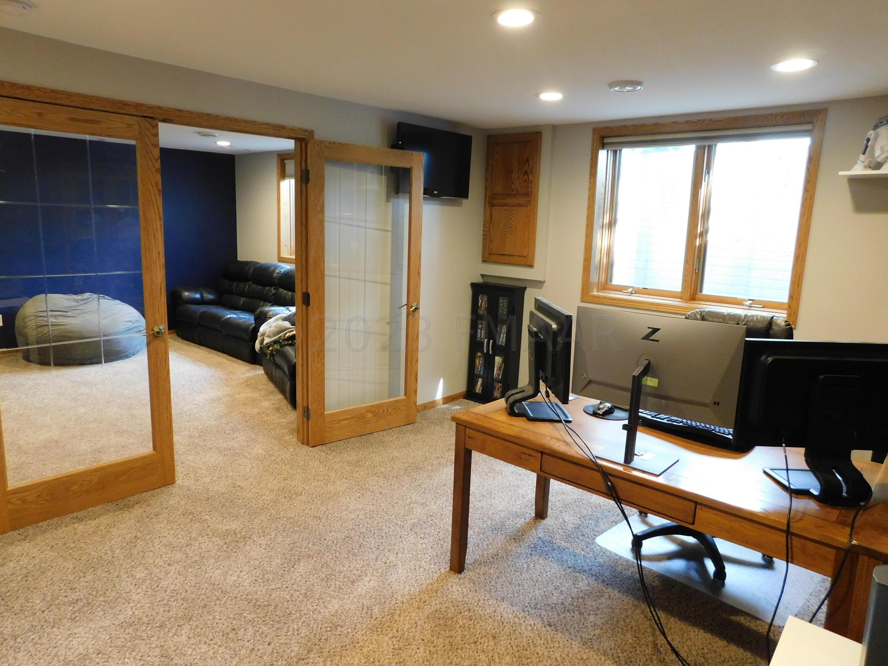 bedroom -5/office