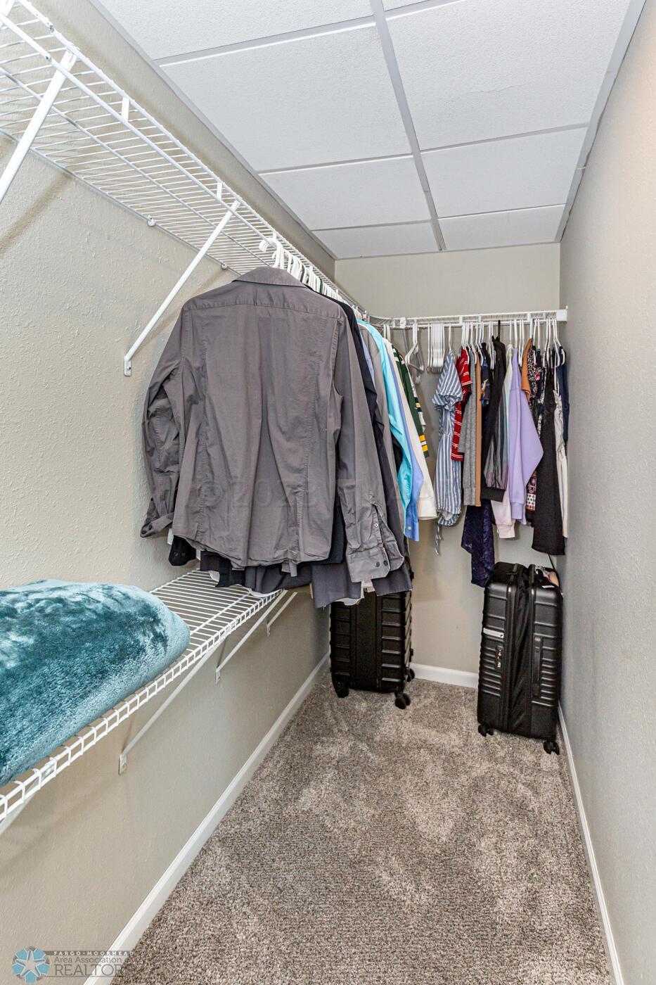 Walk-In-Closet