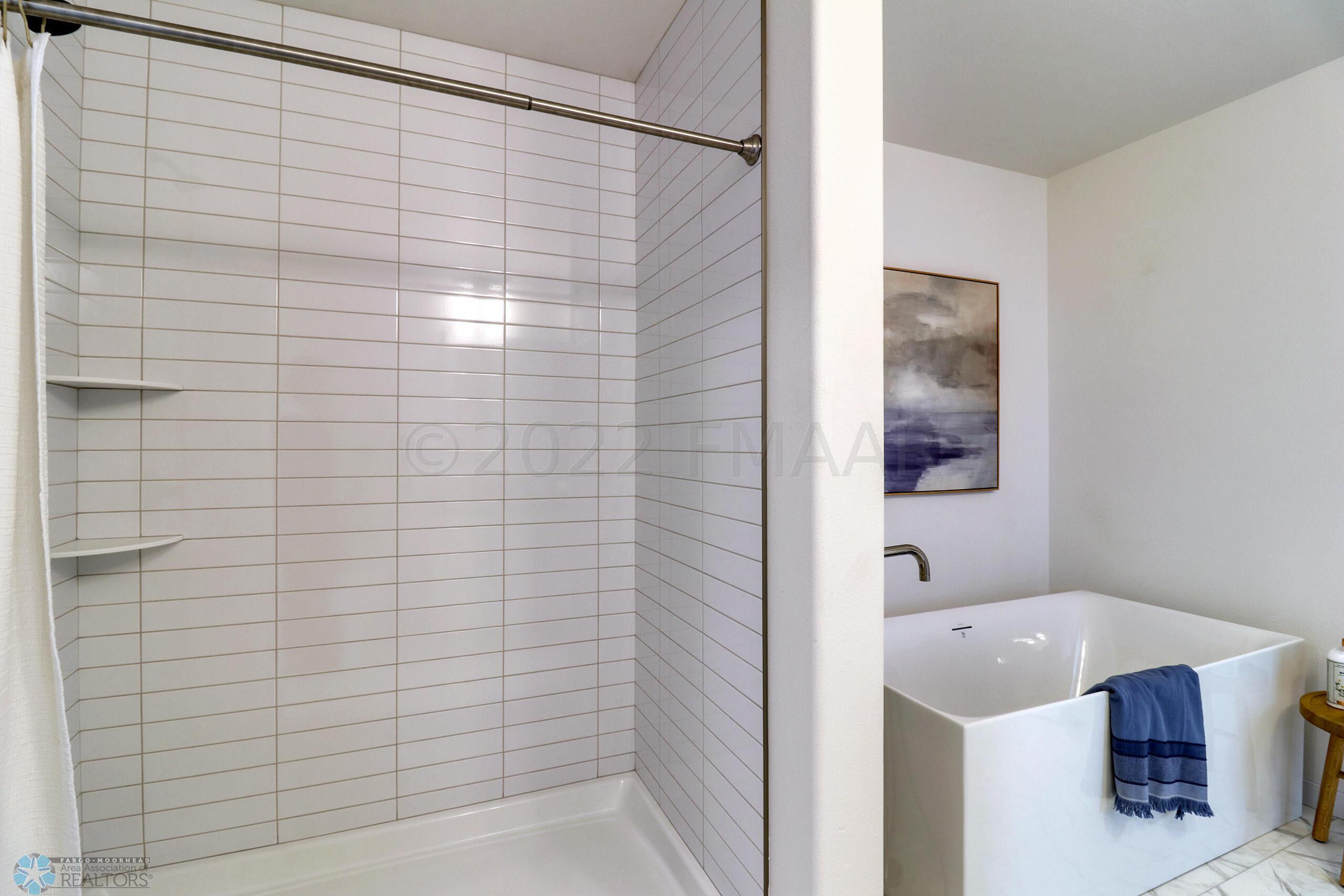 Master Bathroom1_4