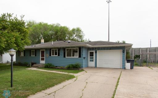 2718 BROOKDALE Road, Moorhead, MN 56560