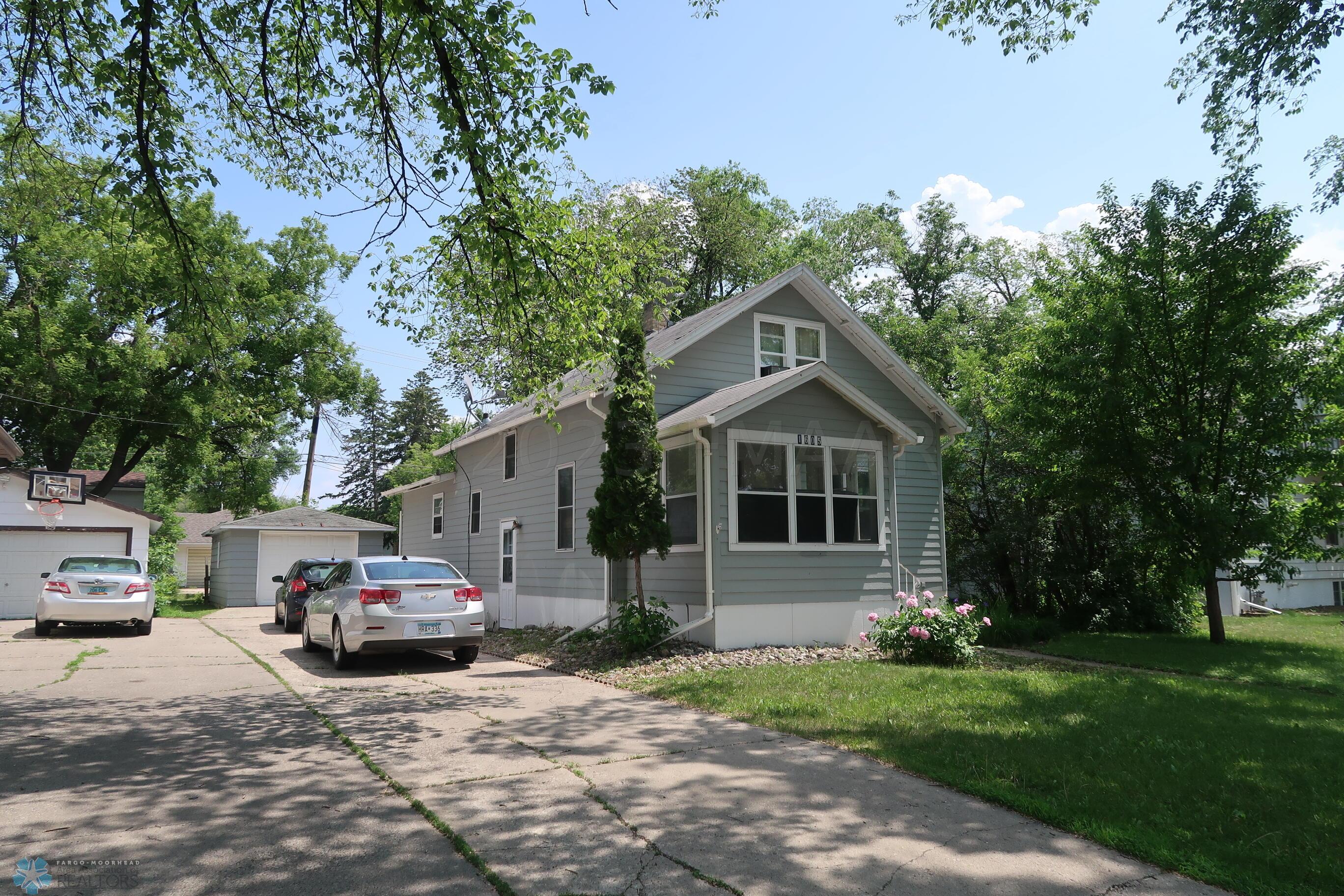 1605 12th St. N. - Side