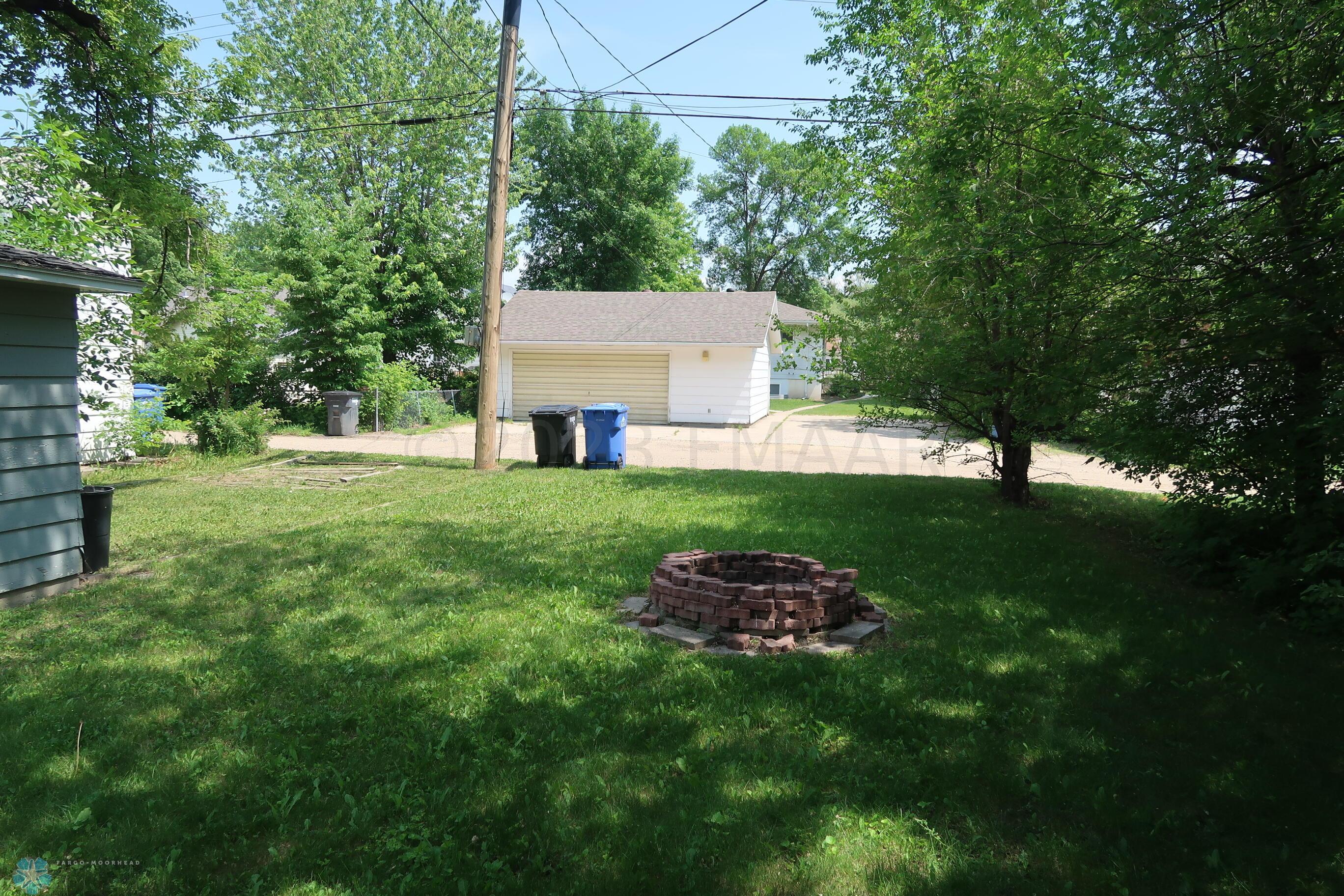 1605 12th St. N. - Off St Prkng