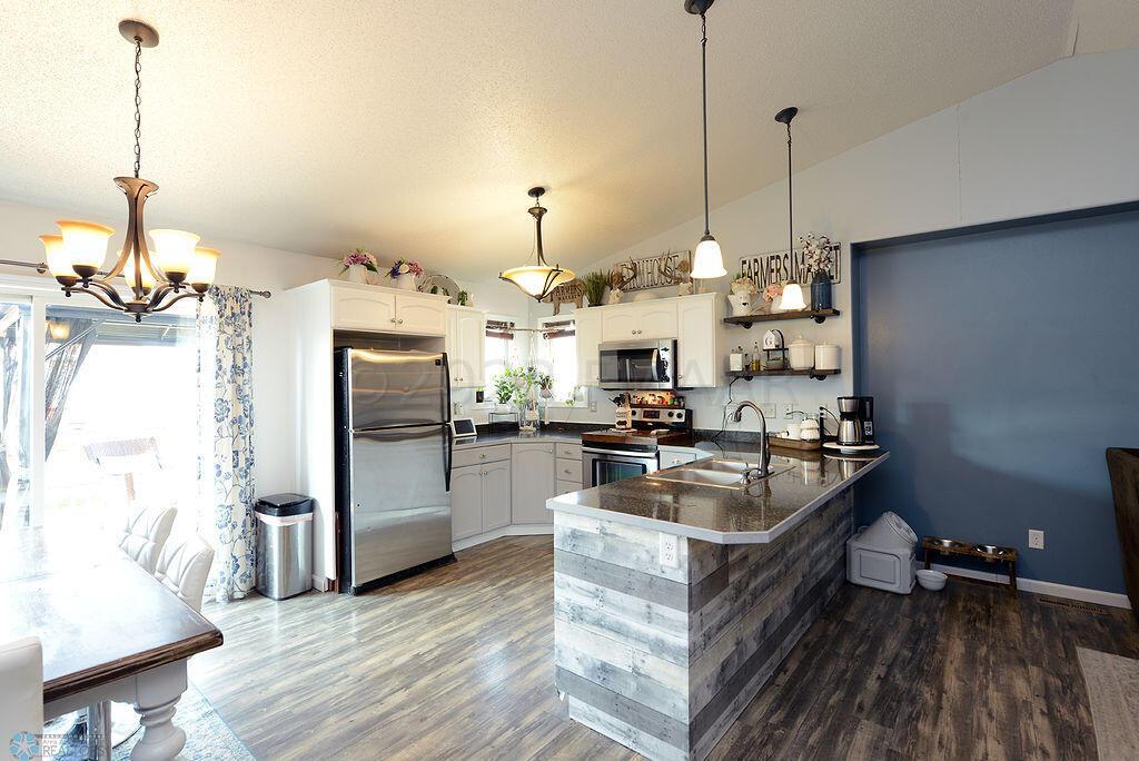 Kitchen Breakfast Bar