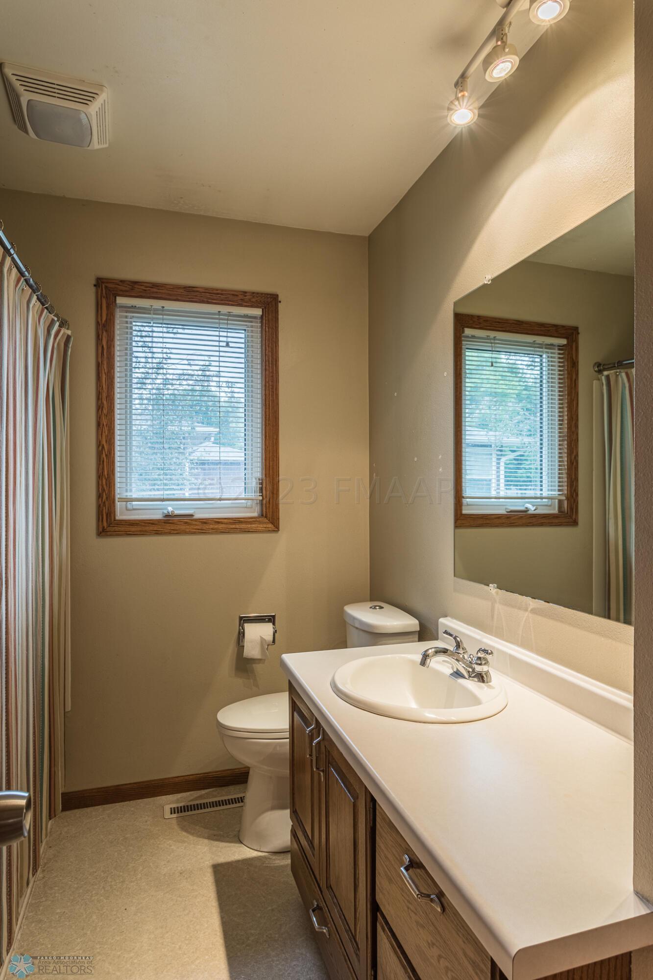 Mainfloor Bathroom