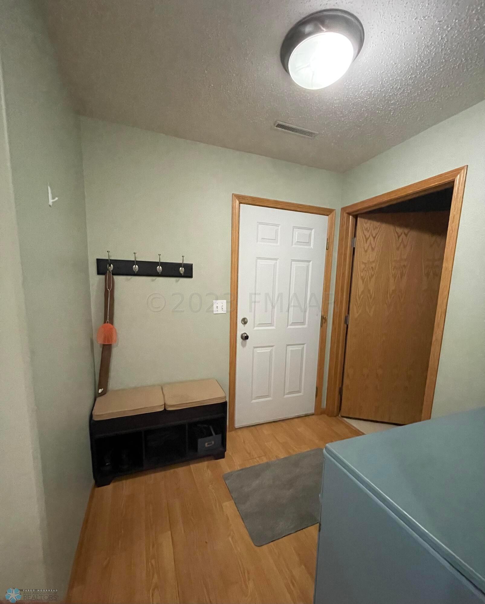 MUD ROOM/LAUNDRY