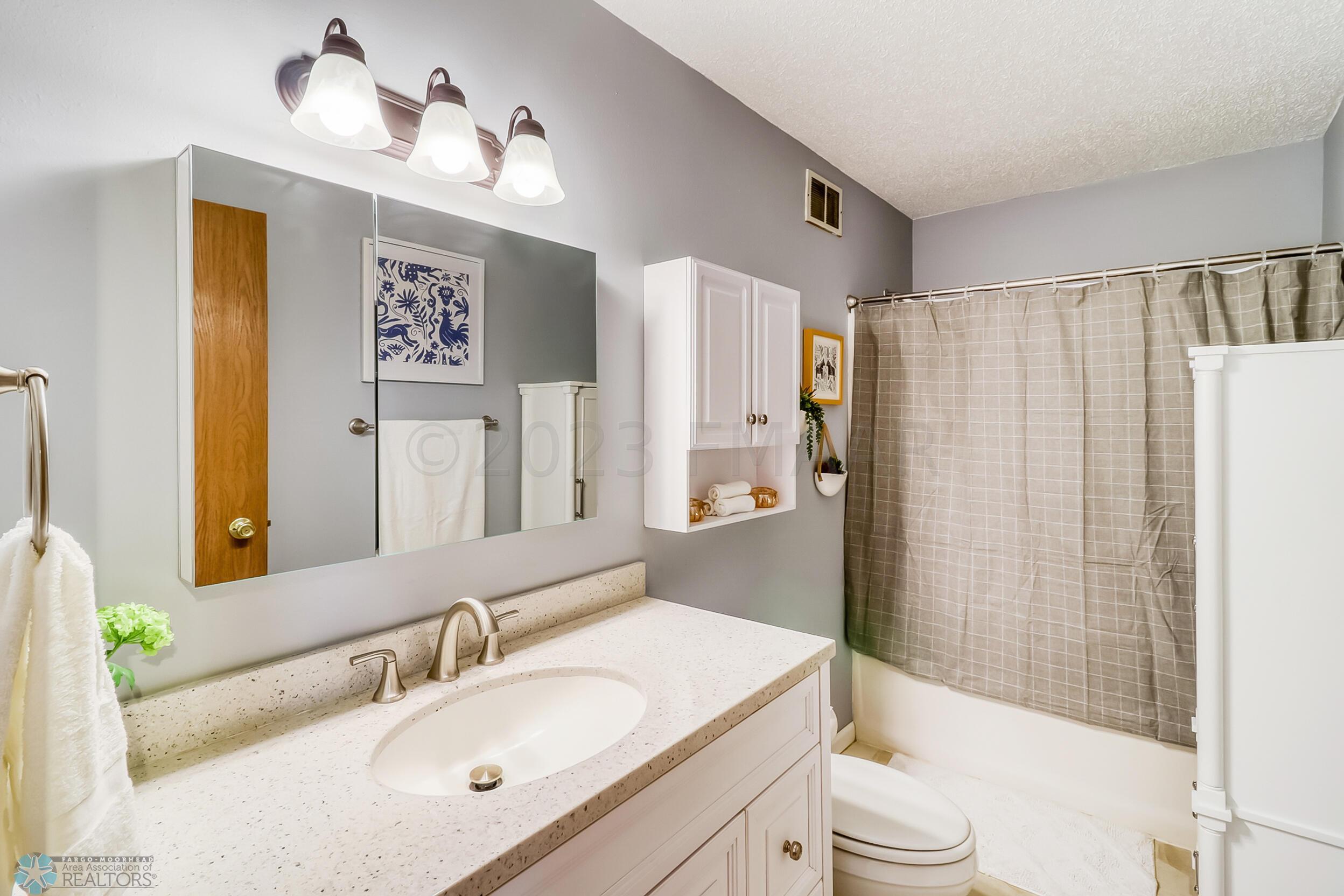 Upper Level Full Bath