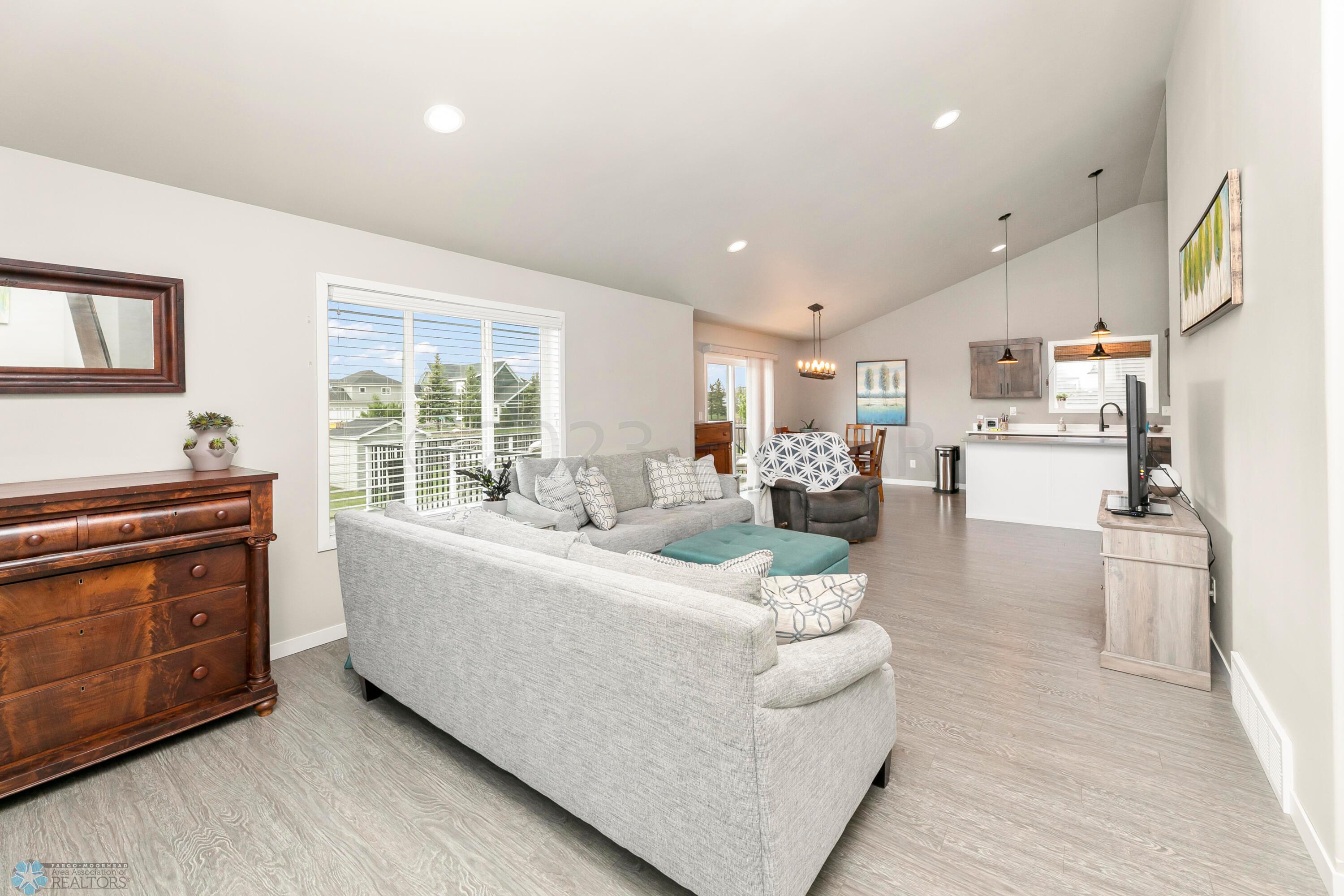 Living.Dining.Kitchen
