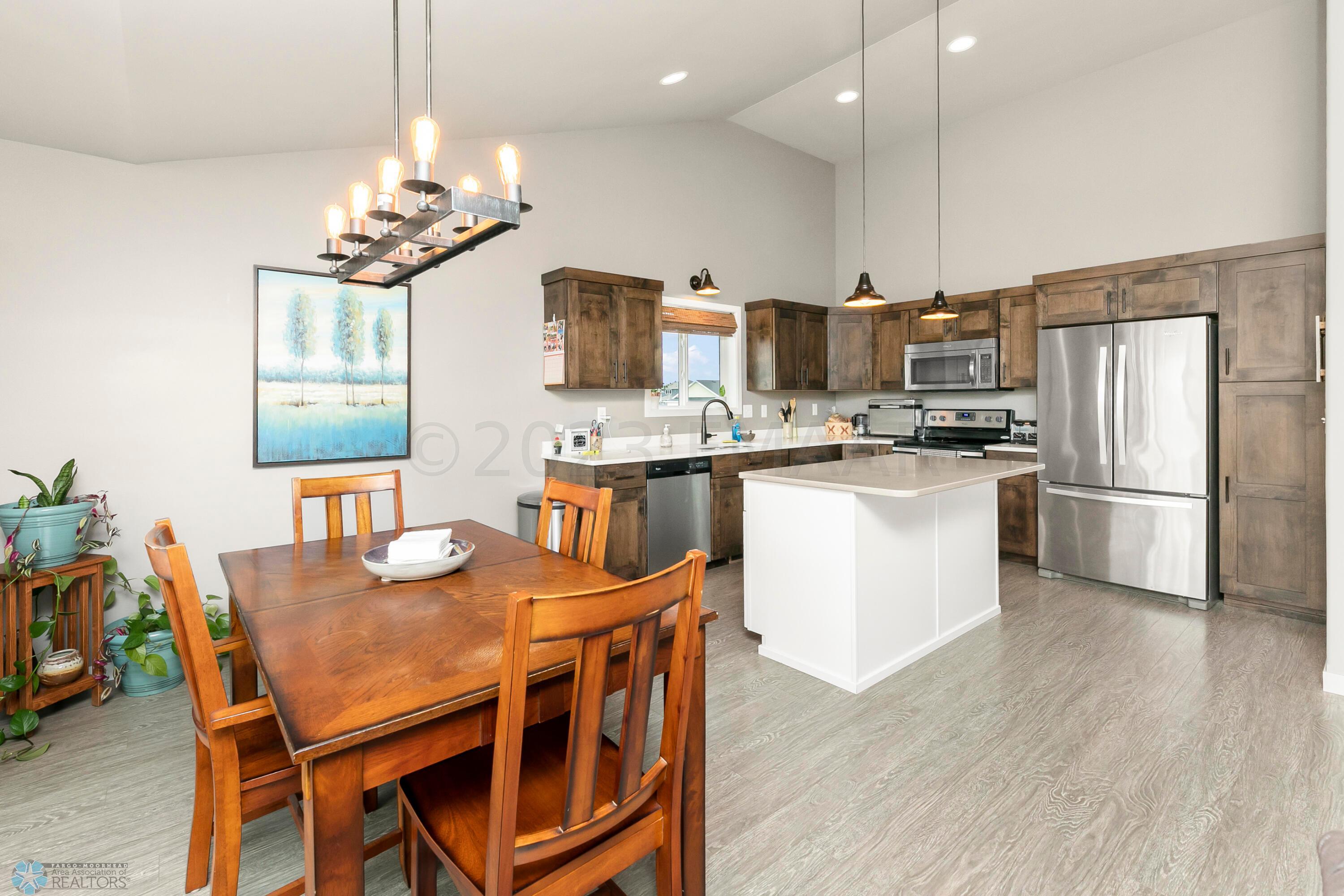 Dining & Kitchen
