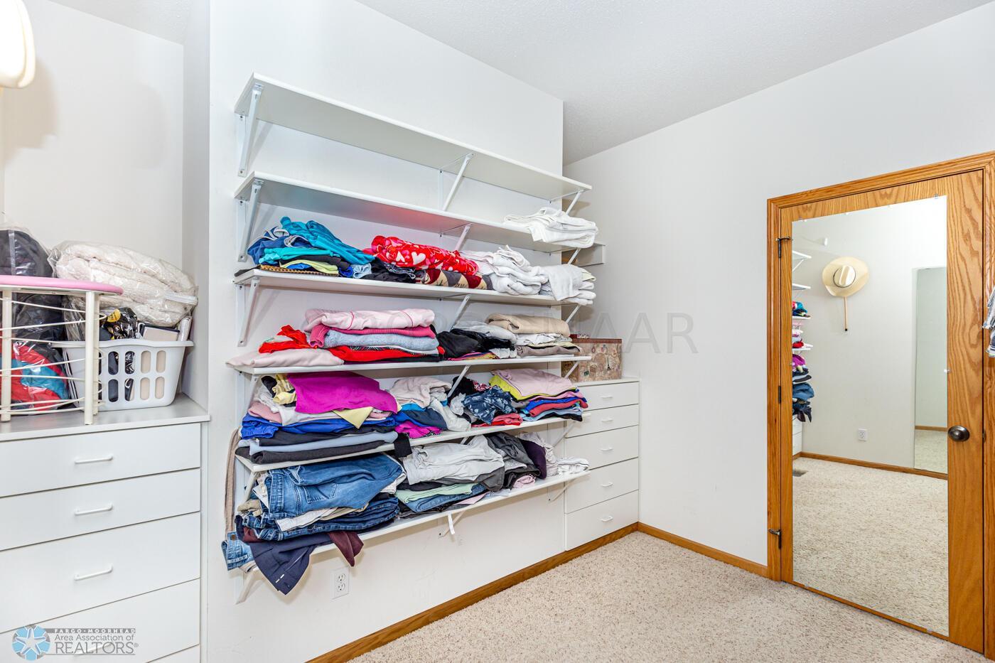 Walk-In-Closet