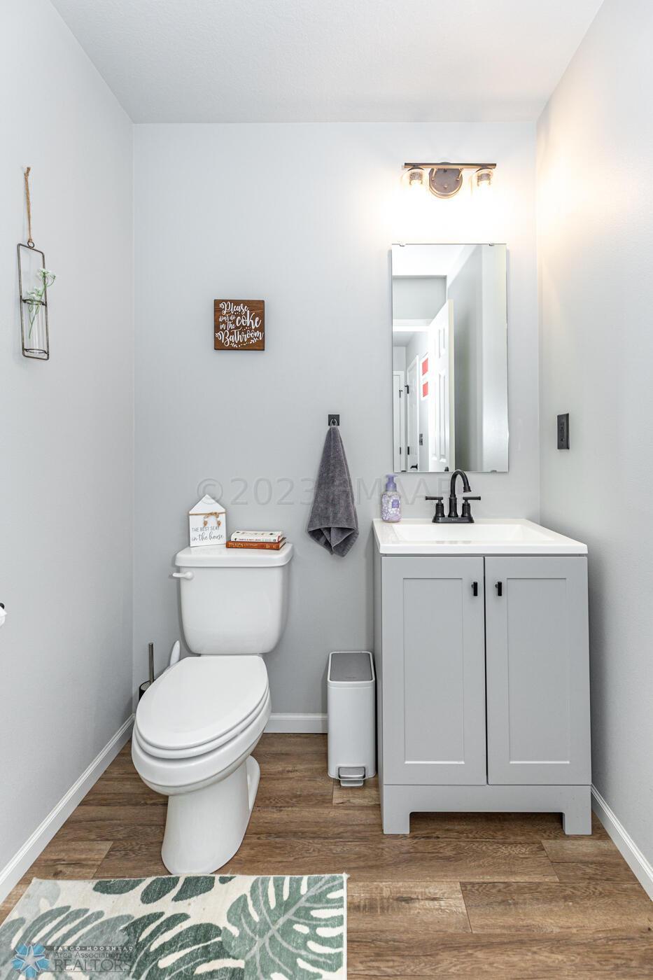 Main floor 1/2 bath