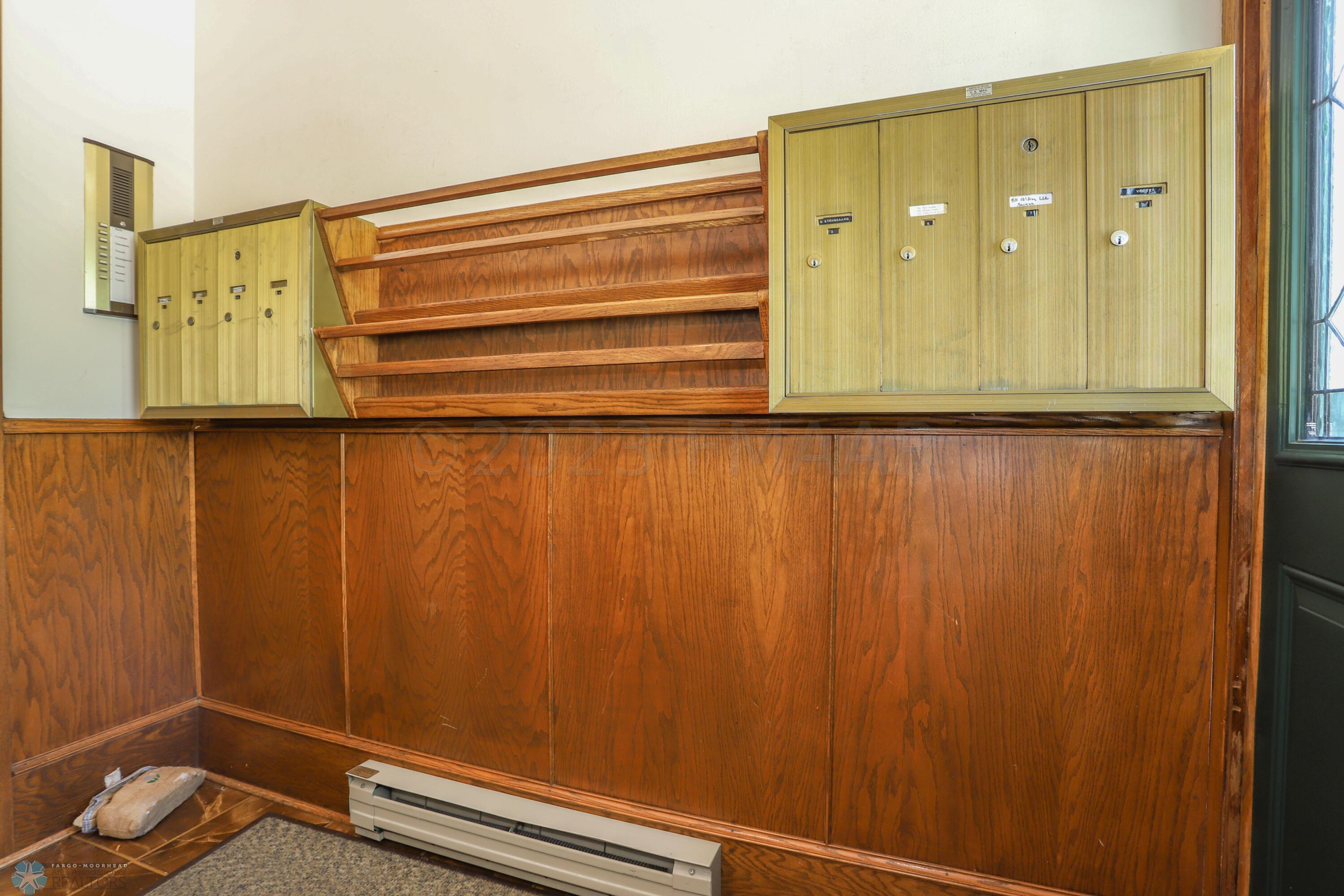 Mail/Entry Way
