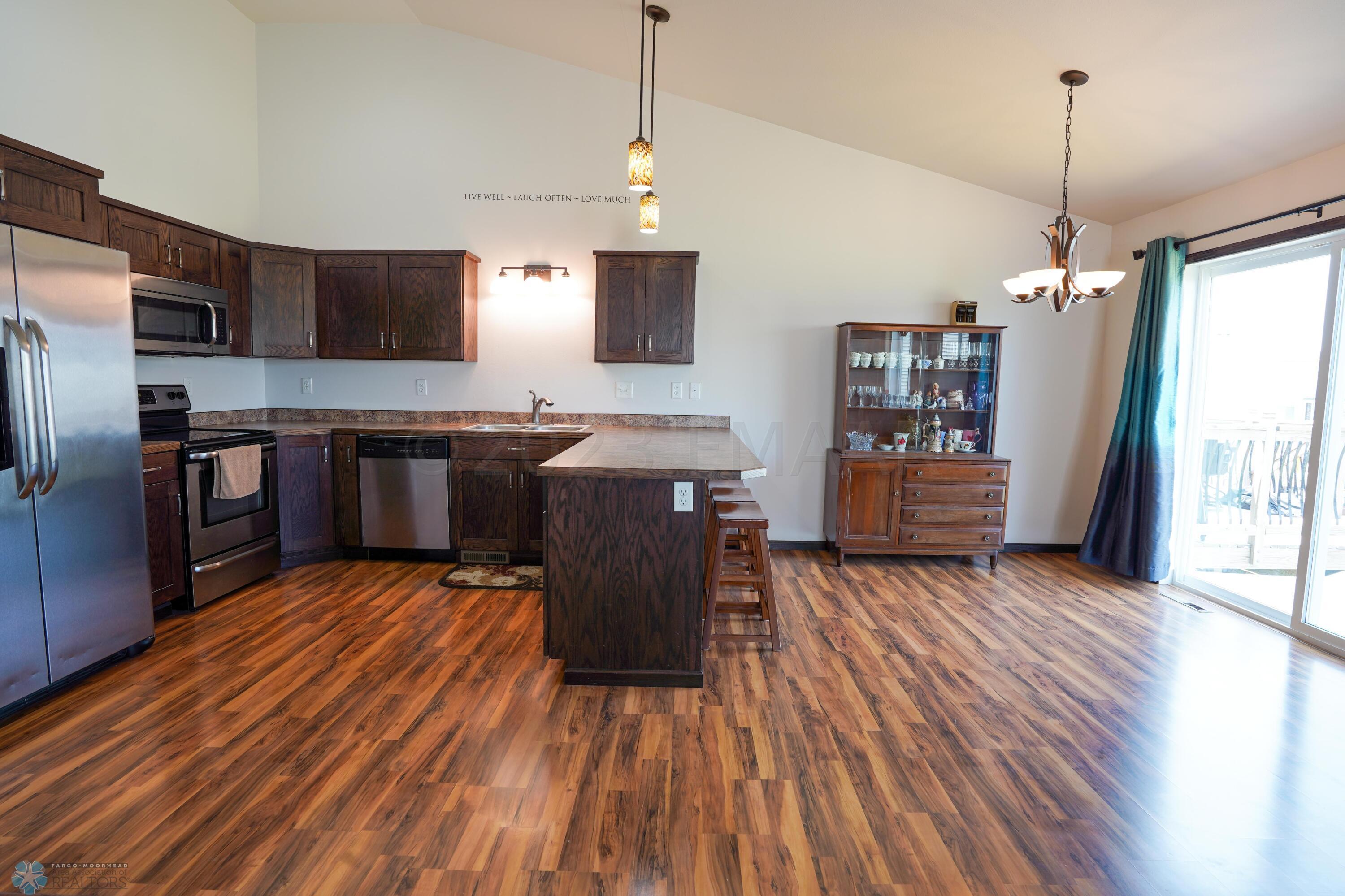 Kitchen & Dining