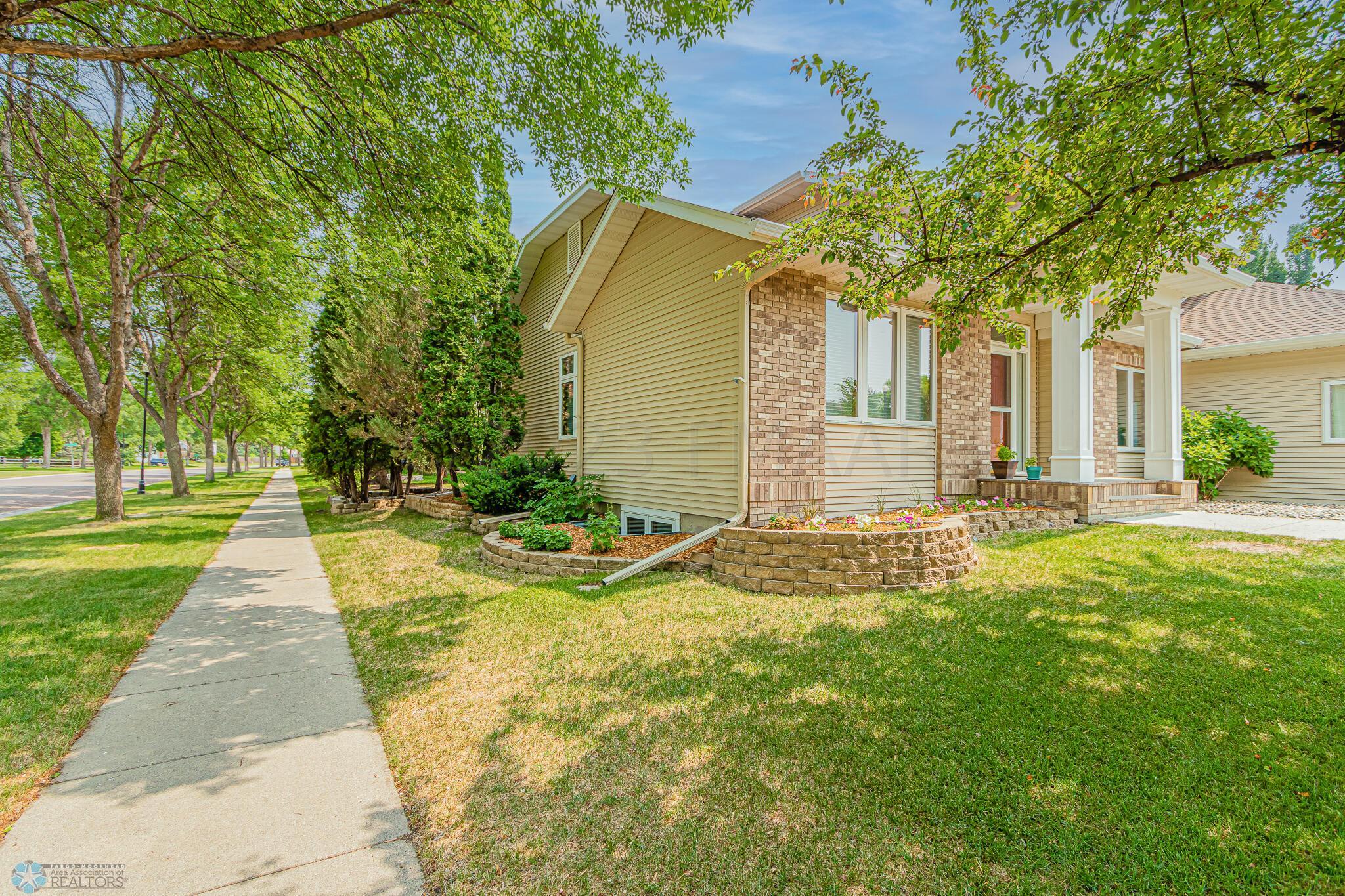 2145 STERLING ROSE Lane S, Fargo, ND