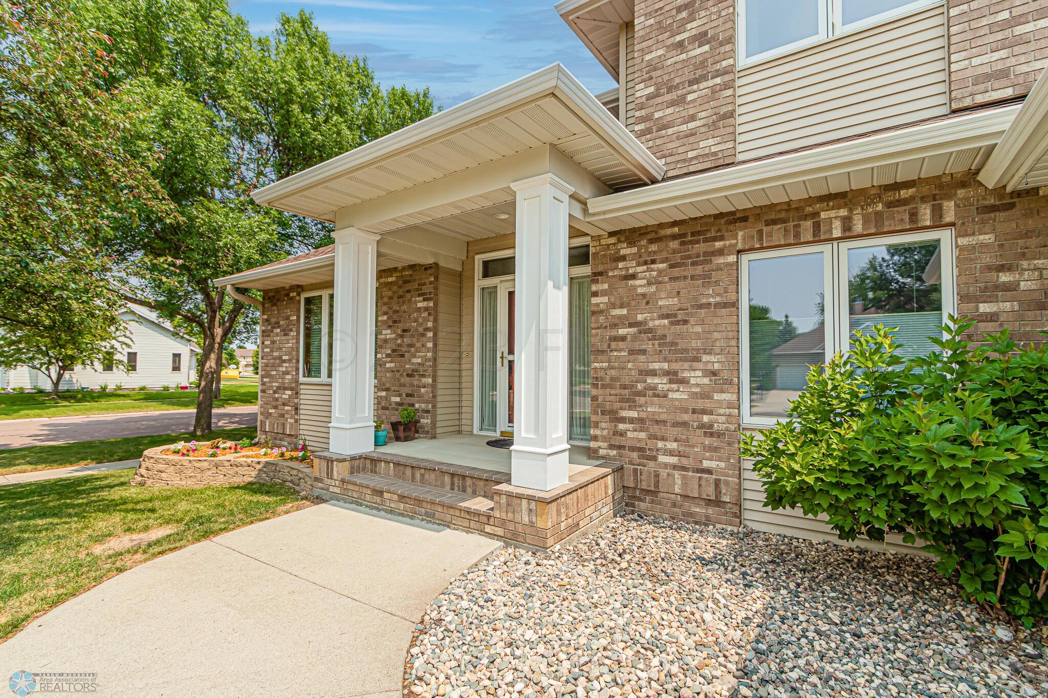 2145 STERLING ROSE Lane S, Fargo, ND