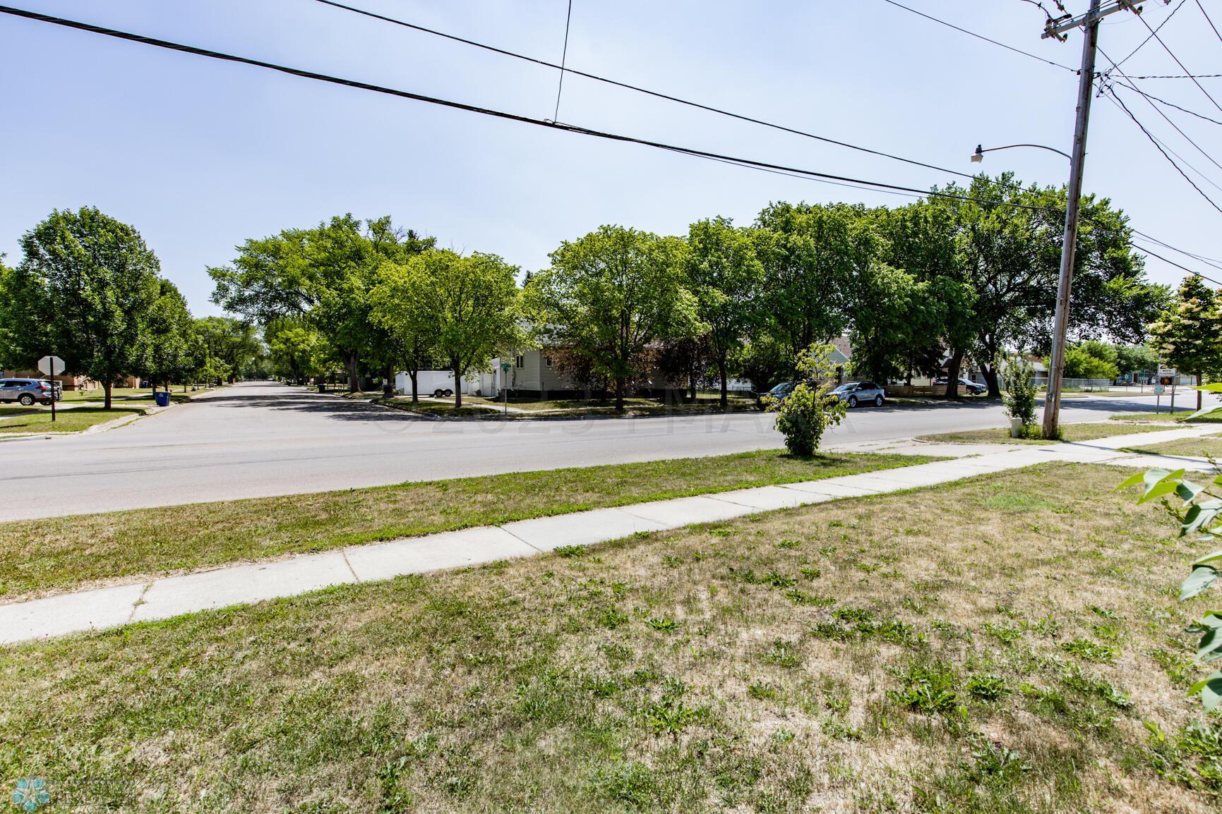 Front Yard/Neighborhood