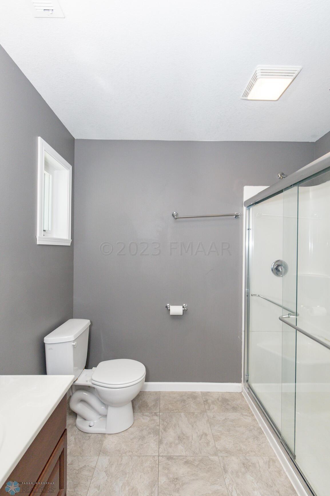 Master Bathroom (2)