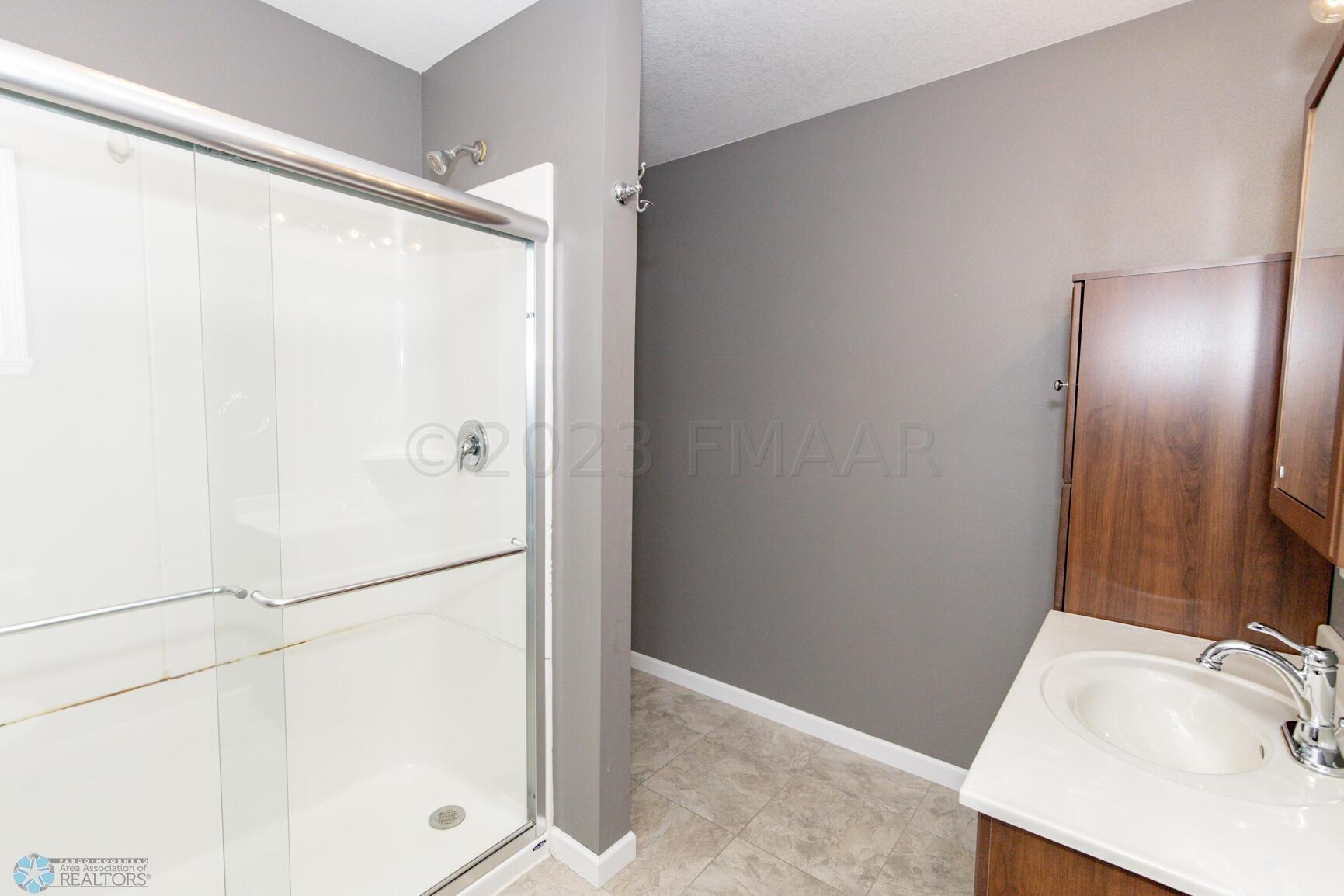 Master Bathroom (2)