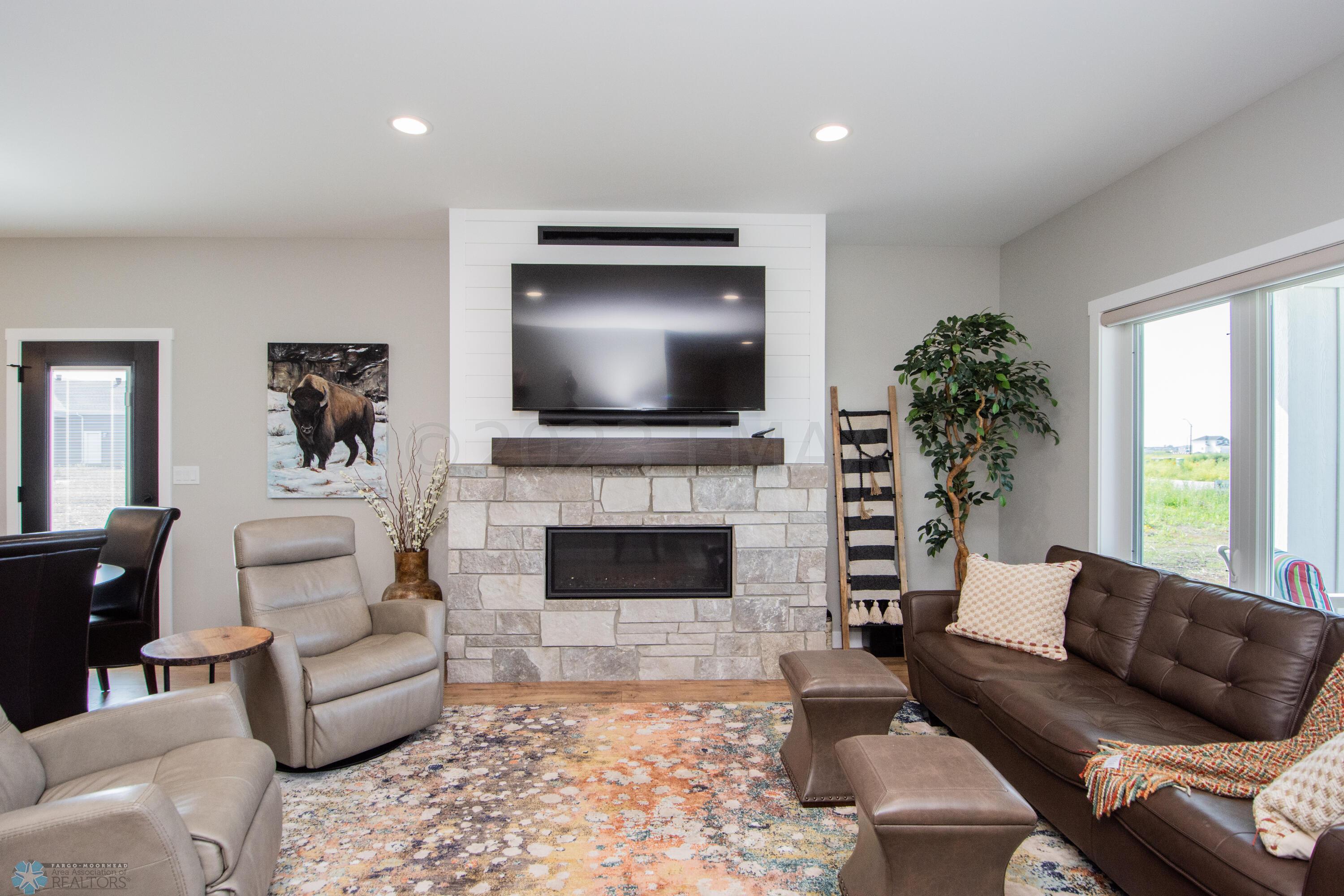 Fireplace/Living Room