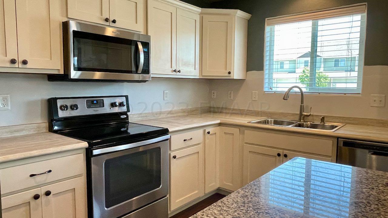 (6) Kitchen