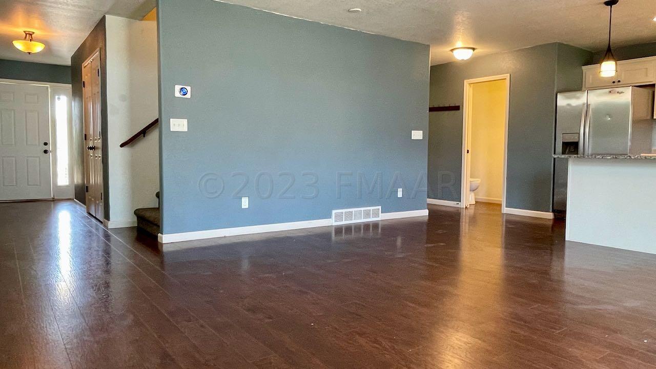 (10) Living Room