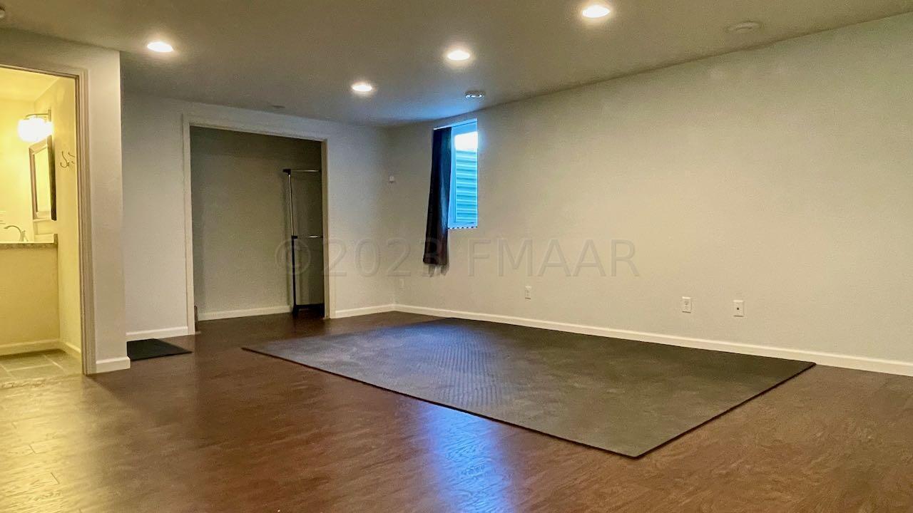 (26) Family Room